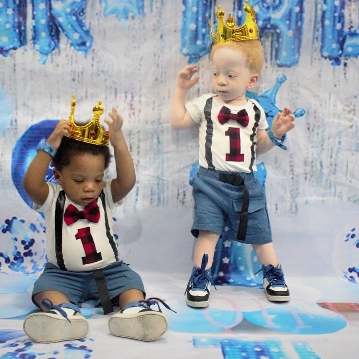 cap song sinh khac mau da anh 1