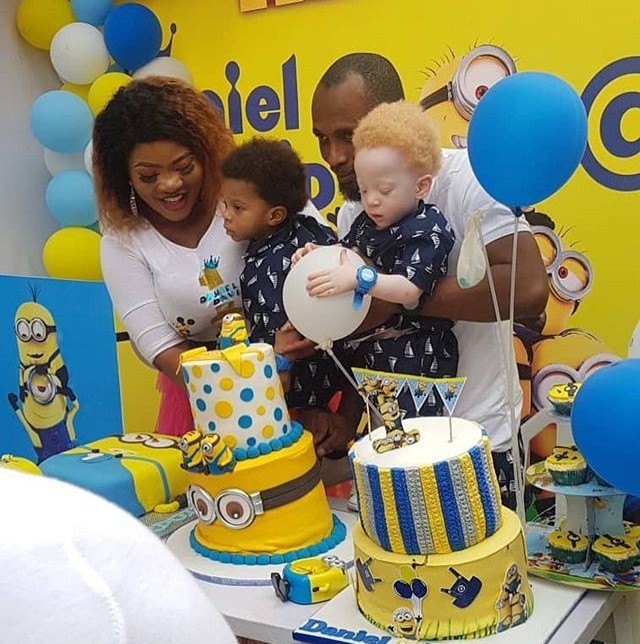 cap song sinh khac mau da anh 8