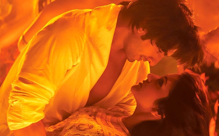 Bollywood cat canh hon anh 4