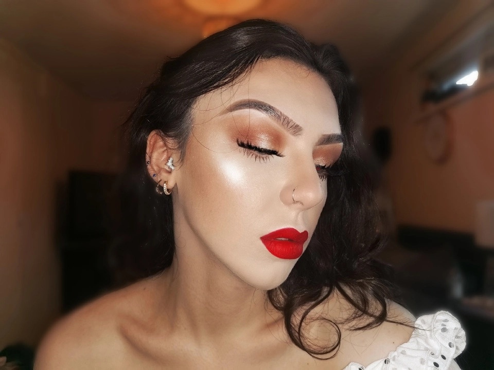 co gai nghien makeup anh 1