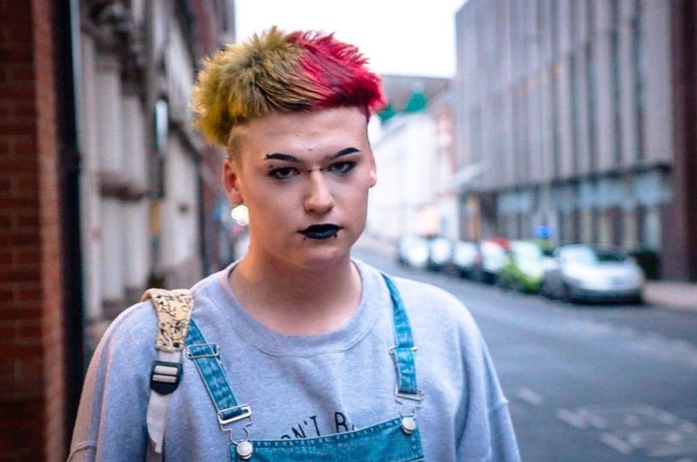 Nguoi chuyen gioi bi miet thi, xuc pham chi la 'cong dan hang hai' hinh anh