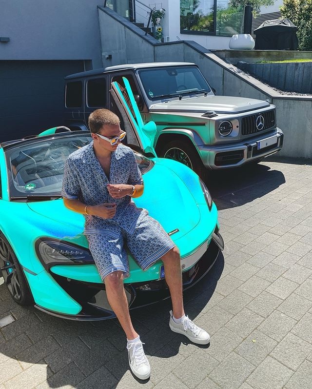 thue thap eiffel anh 3