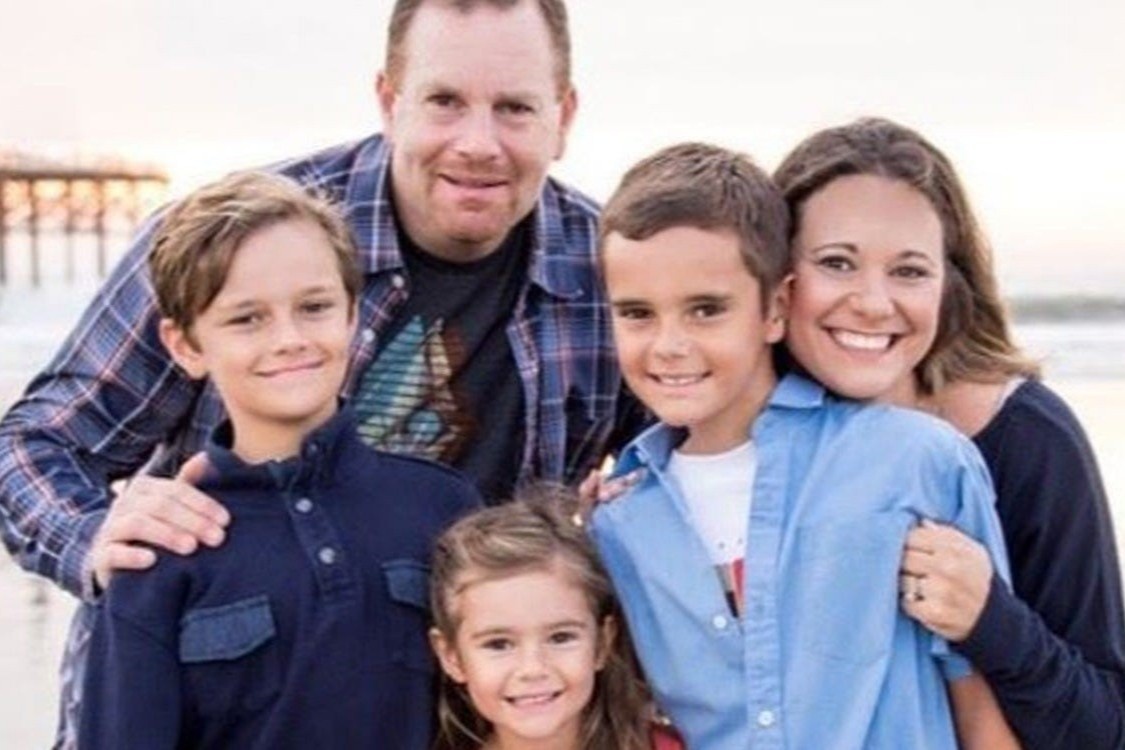 Cau be 15 tuoi luu lac 30 gio trong rung de tron ke sat nhan hinh anh