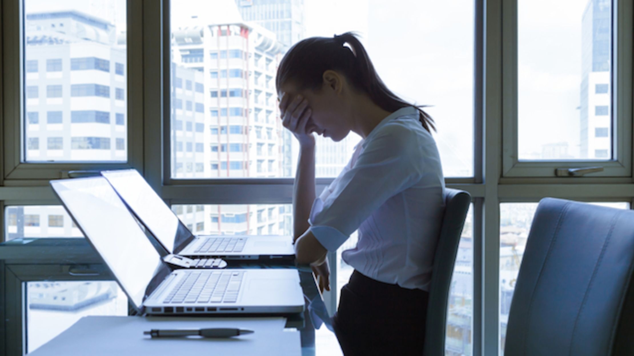 nhan vien bi sep mang anh 6