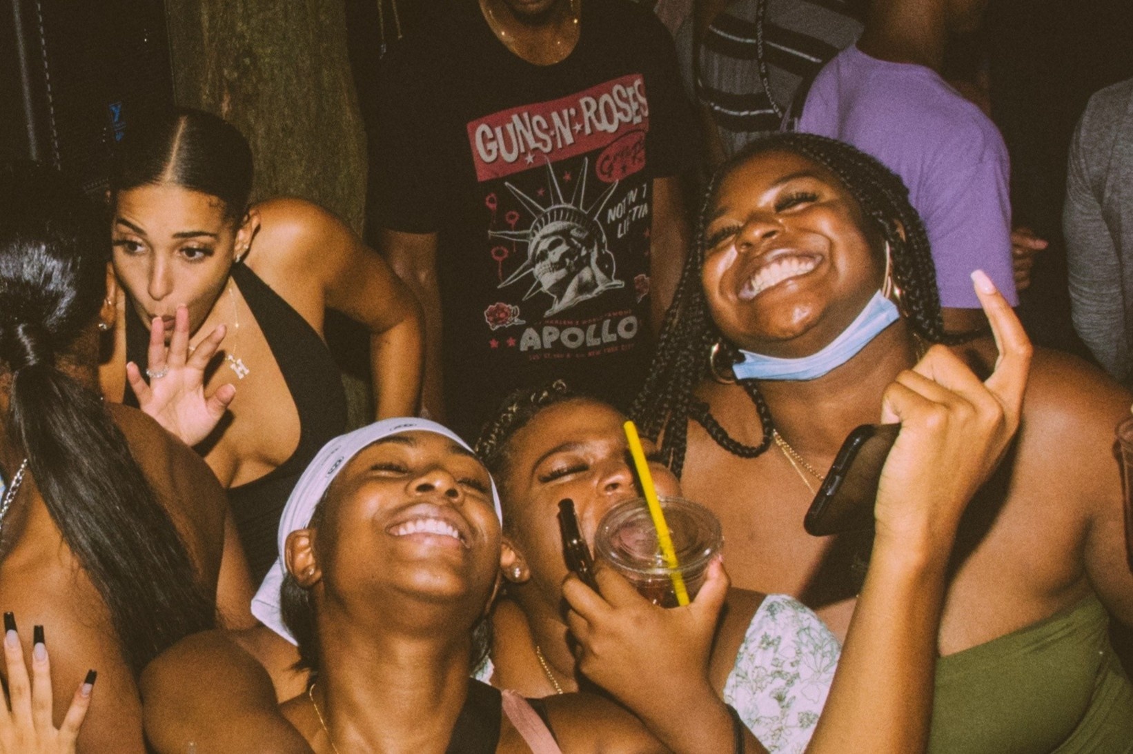 2.000 nguoi My tiec tung trai phep xuyen dem giua Covid-19 hinh anh