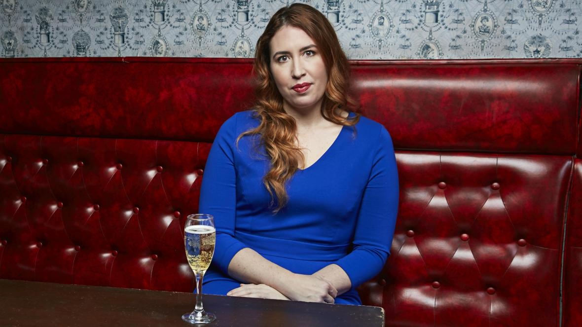 nan nhan bi quay len anh 2