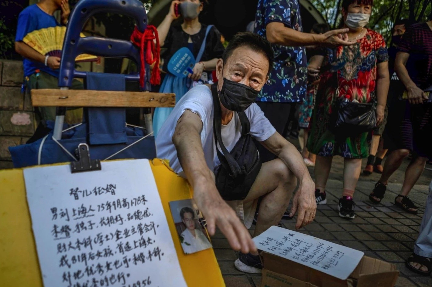 Cho mai moi TQ tap nap cha me toi tim chong cho con bat chap Covid-19 hinh anh