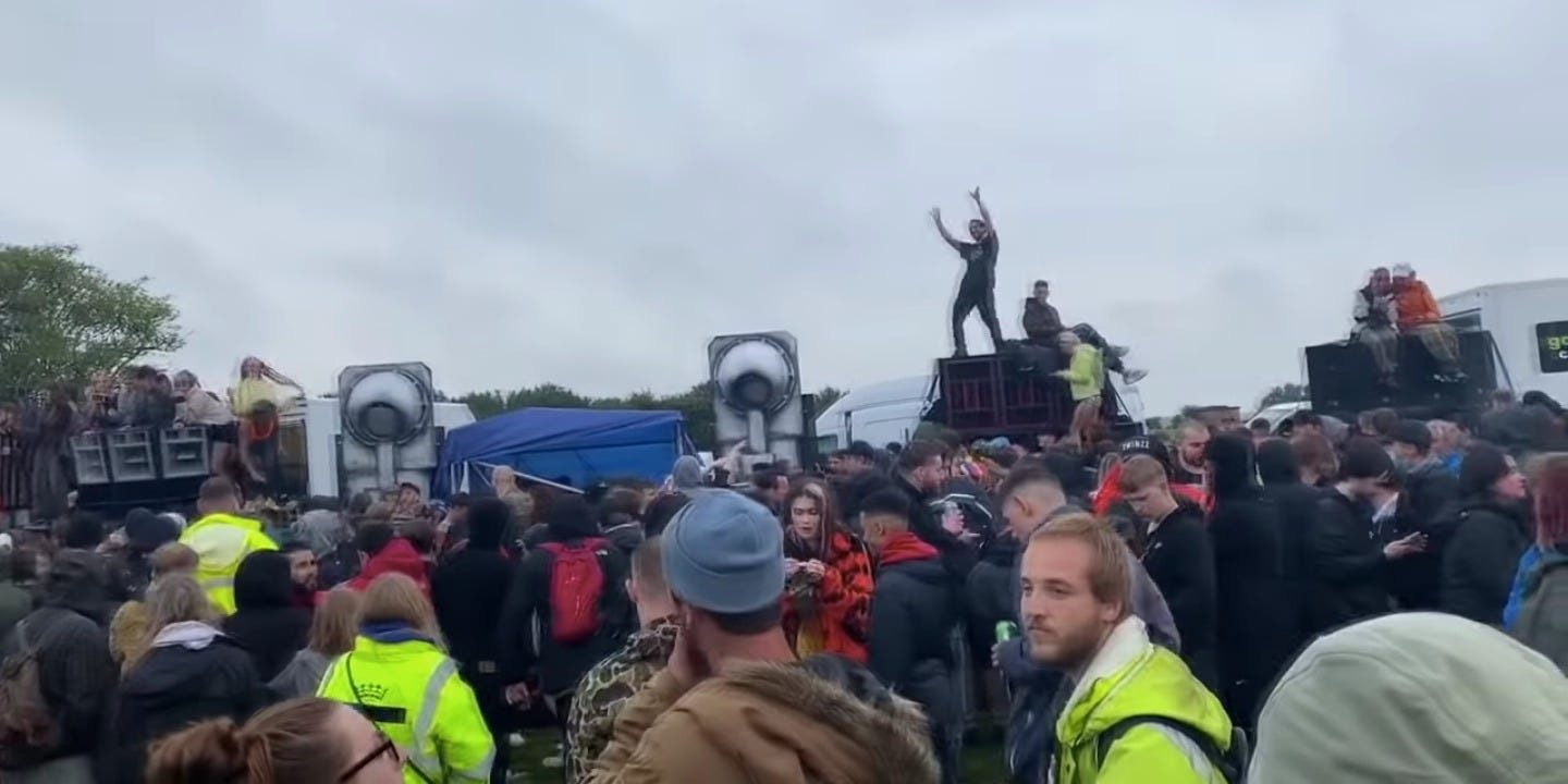 tiec tung trai phep anh 1