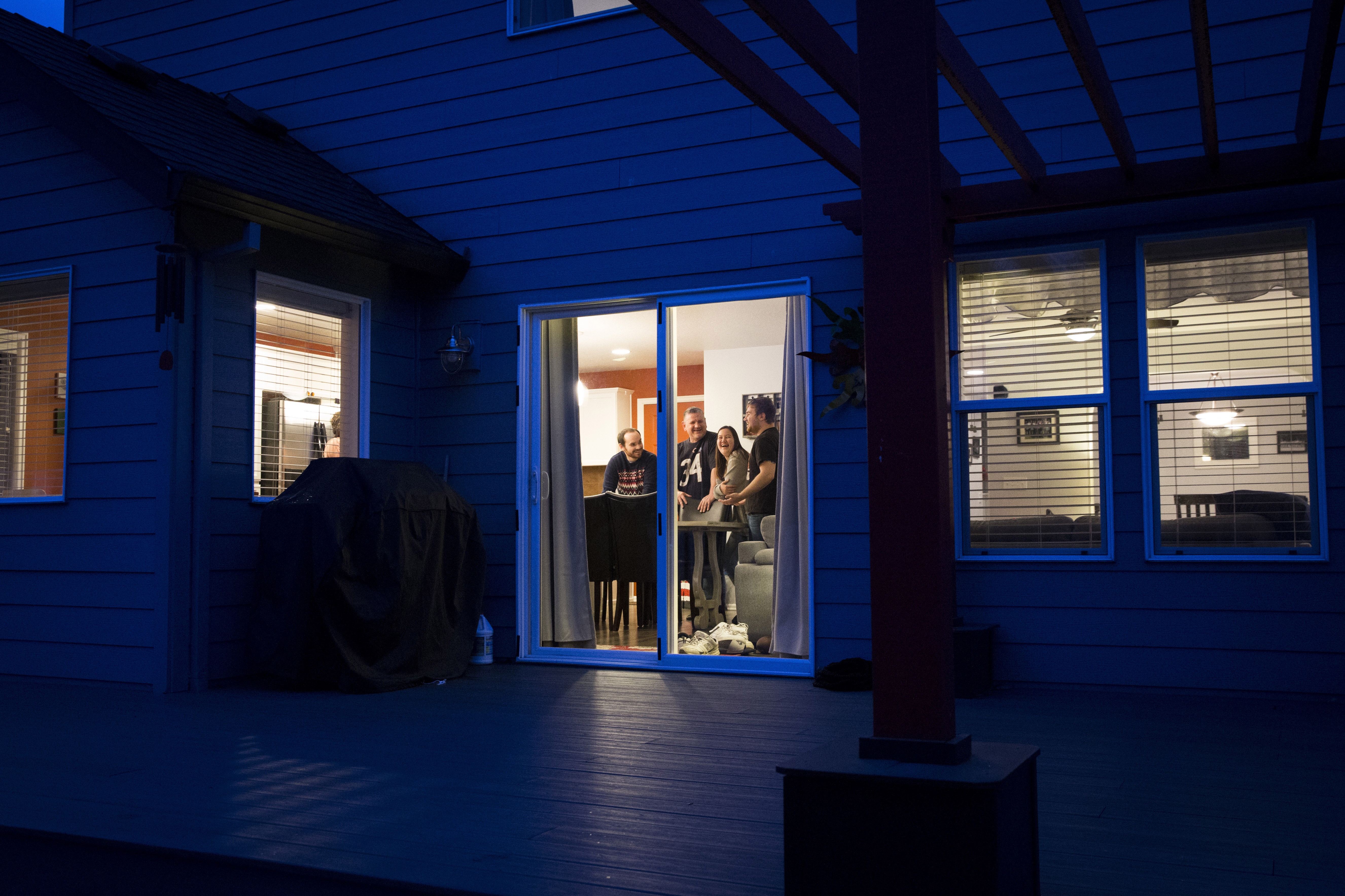 nguoi dan ong co 19 dua con anh 3