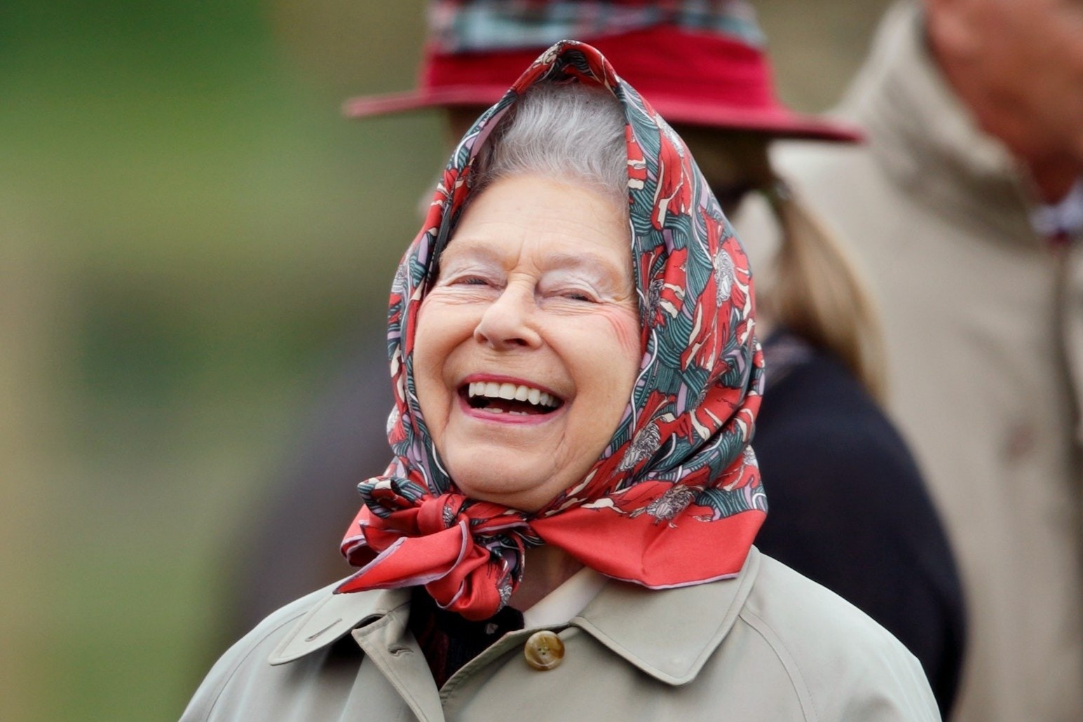 Nu hoang Anh song tiet kiem, dung lai do cu hinh anh