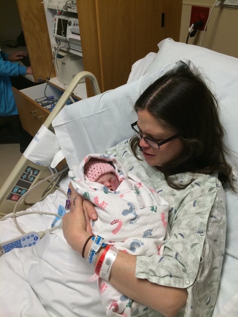 Chrissy Teigen chia se anh mat con anh 3