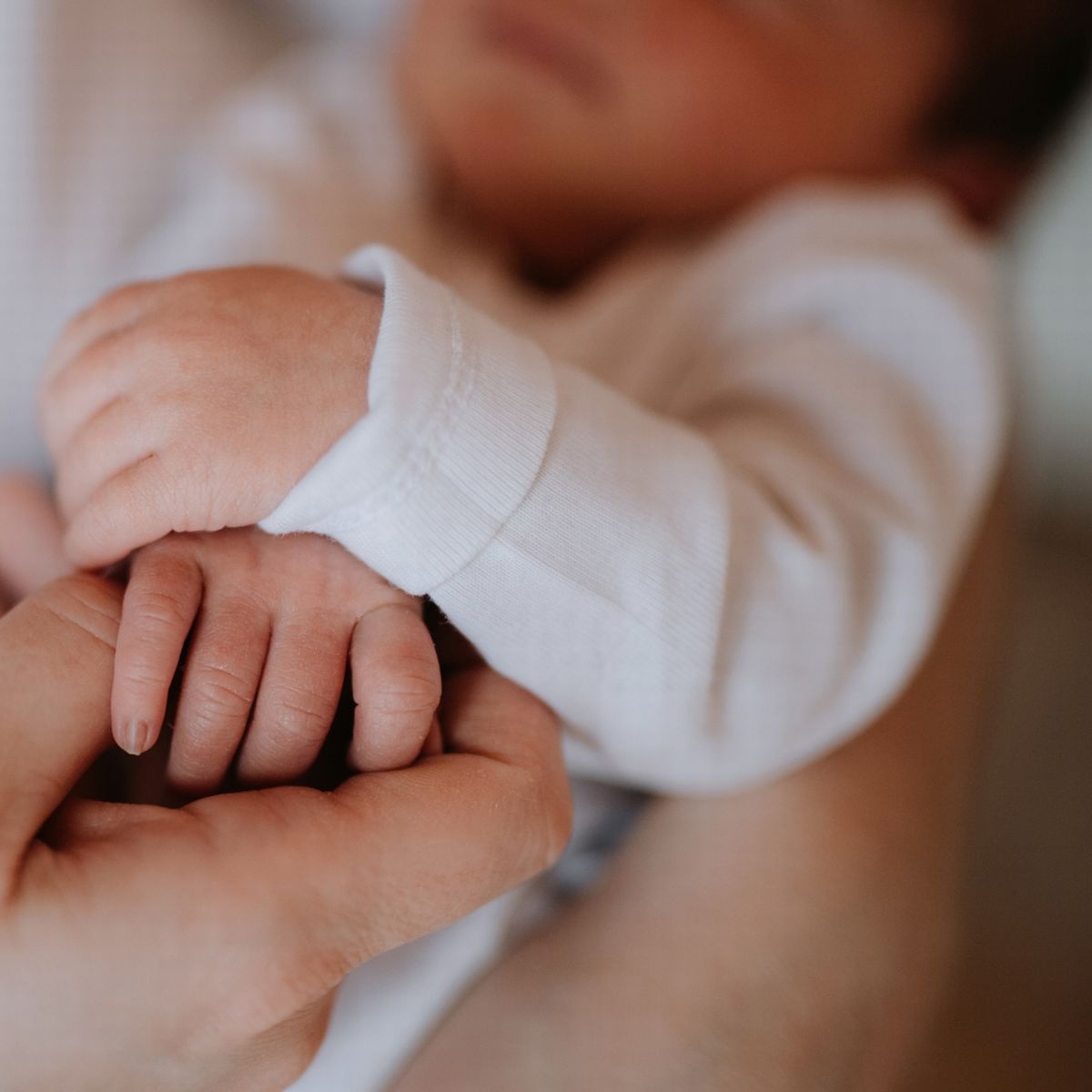 doi ten con gai lay Wi-Fi mien phi anh 2