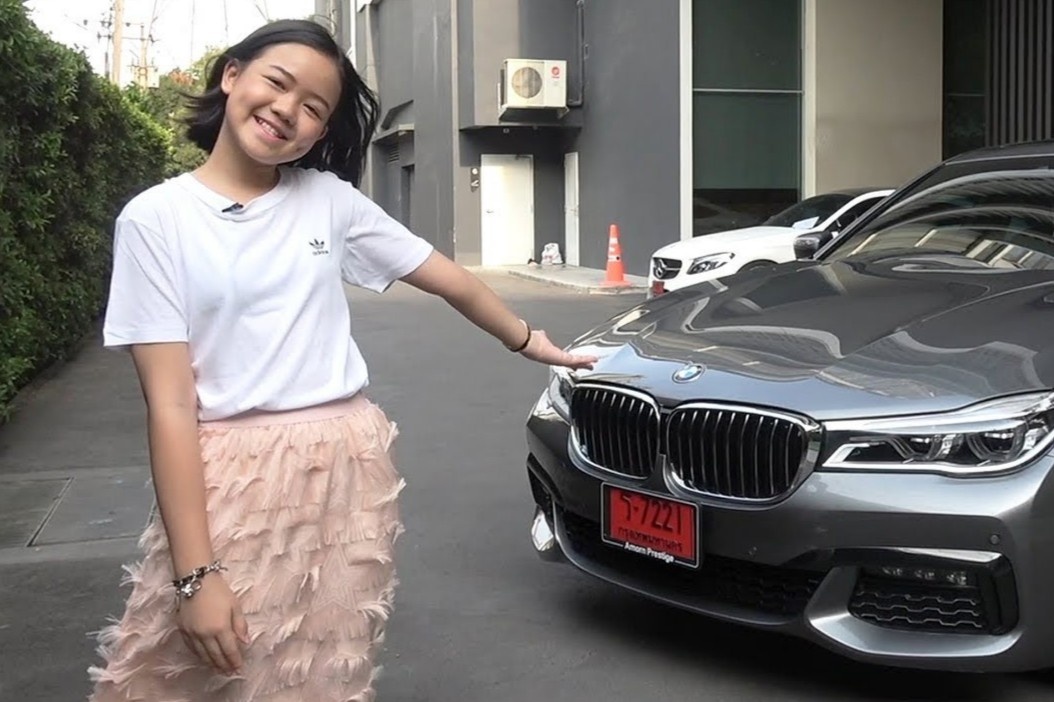 Nhung 'phu thuy trang diem' mua nha, tau xe khi chua day 15 tuoi hinh anh