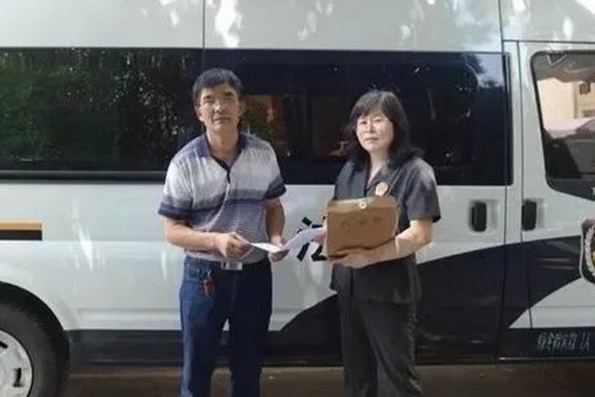 Bat ngo nhan khoan thua ke lon tu hang xom da mat hinh anh