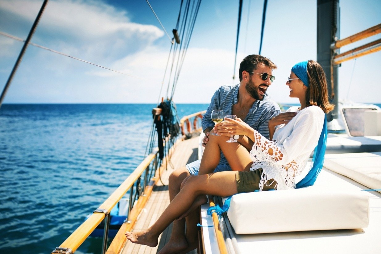 Gioi sieu giau My tau biet thu chi de co cho neo dau du thuyen hinh anh