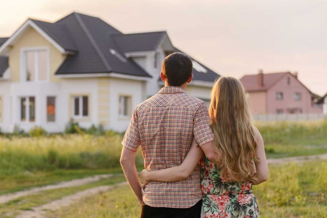 Doi vo chong doi thua ke 2 can nha cua hang xom o Australia hinh anh