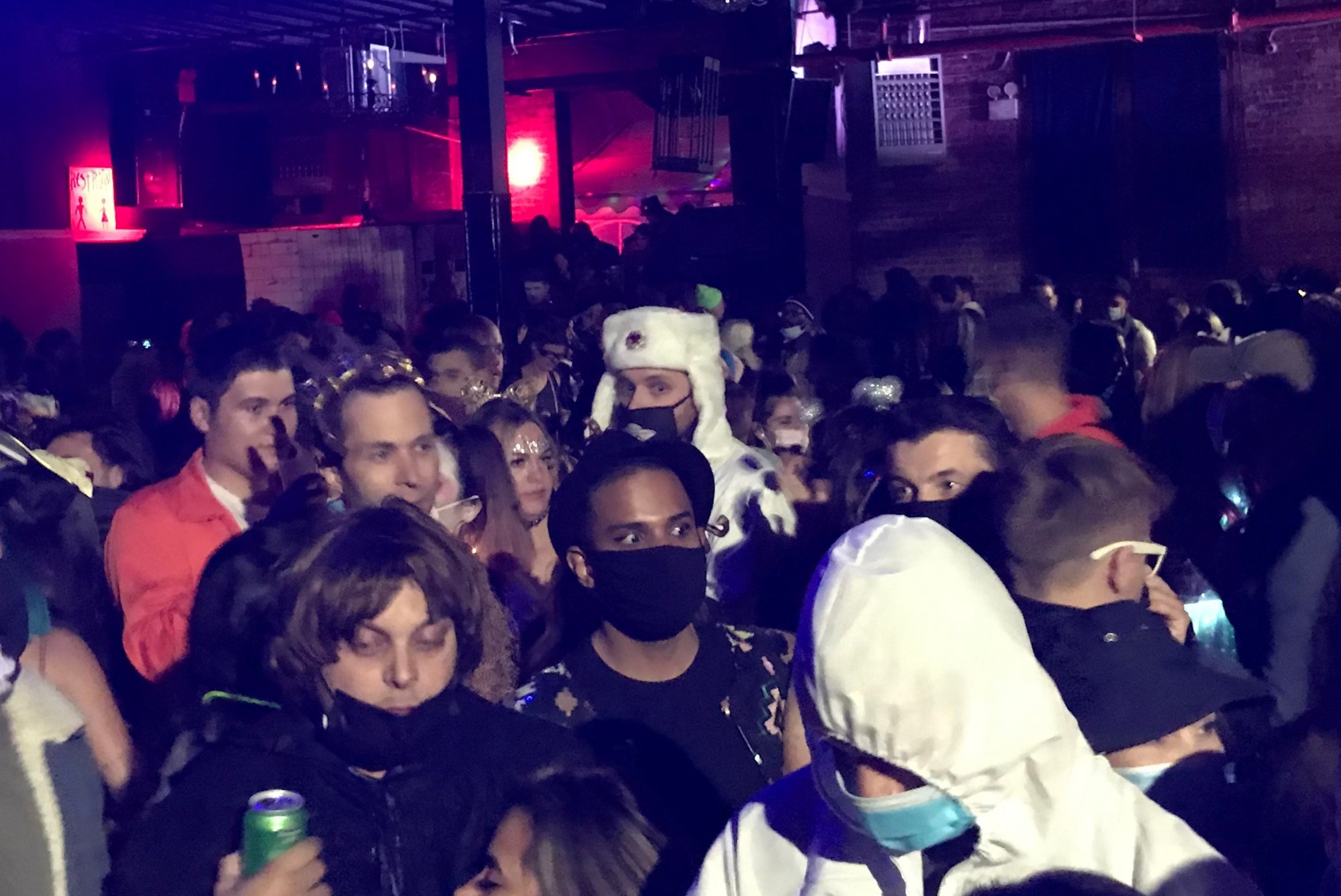 Giai tan 2 bua tiec Halloween gan 1.000 nguoi o New York hinh anh