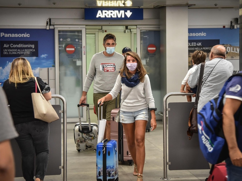 Covid-19 nuot chung chau Au anh 3