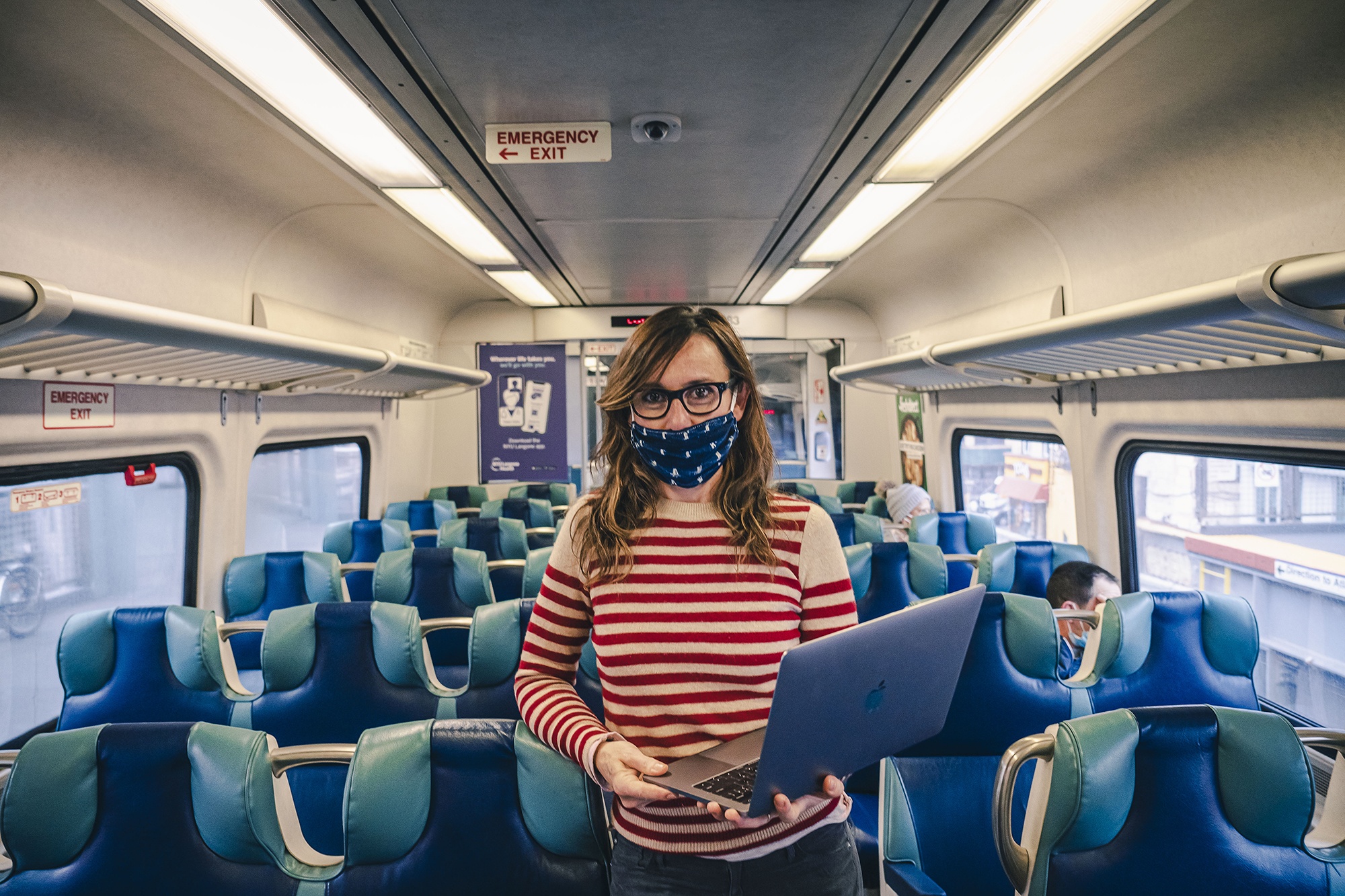 mang laptop len tau lam viec anh 2