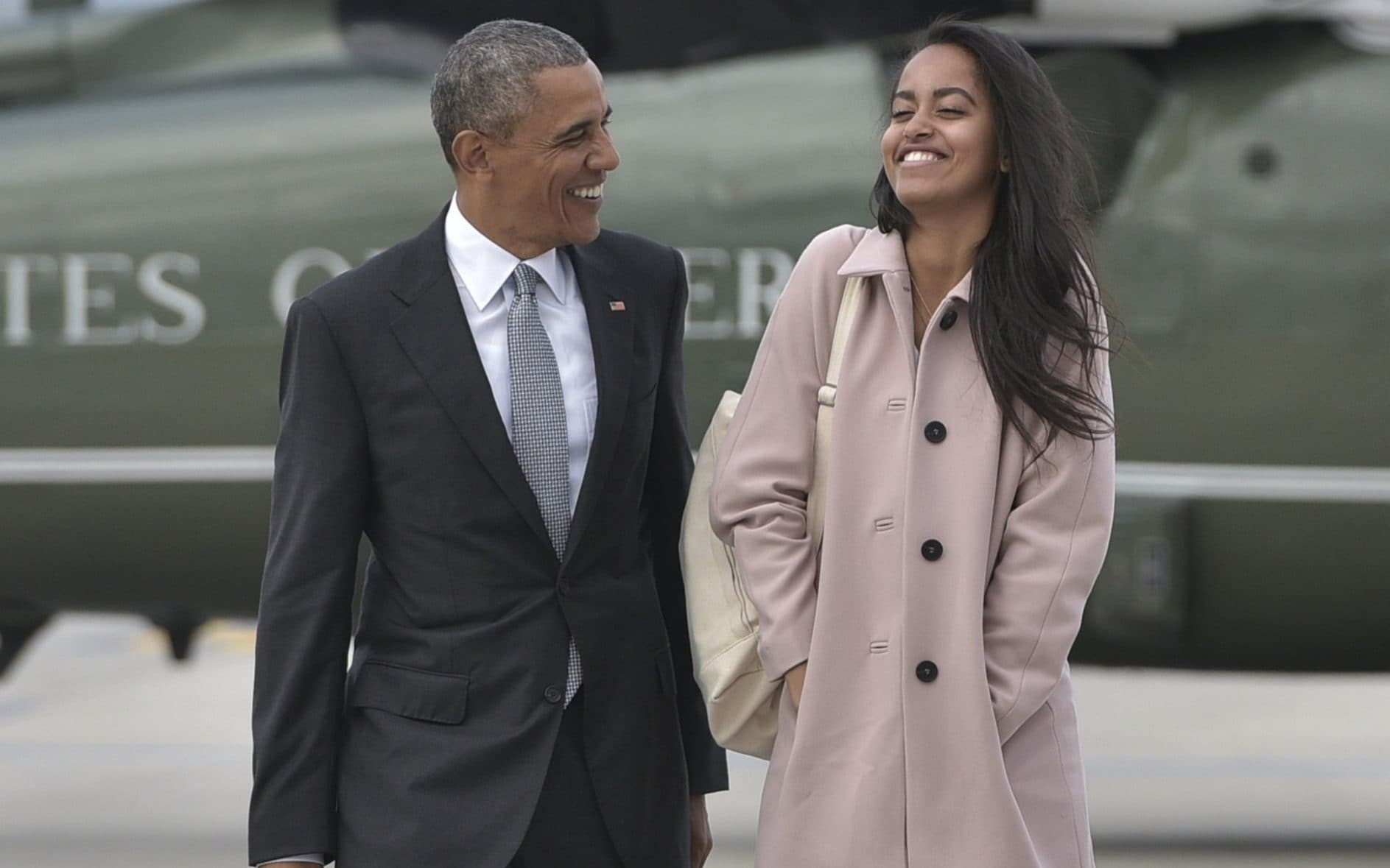 ban trai cua Malia Obama cach ly cung gia dinh cuu tong thong anh 2