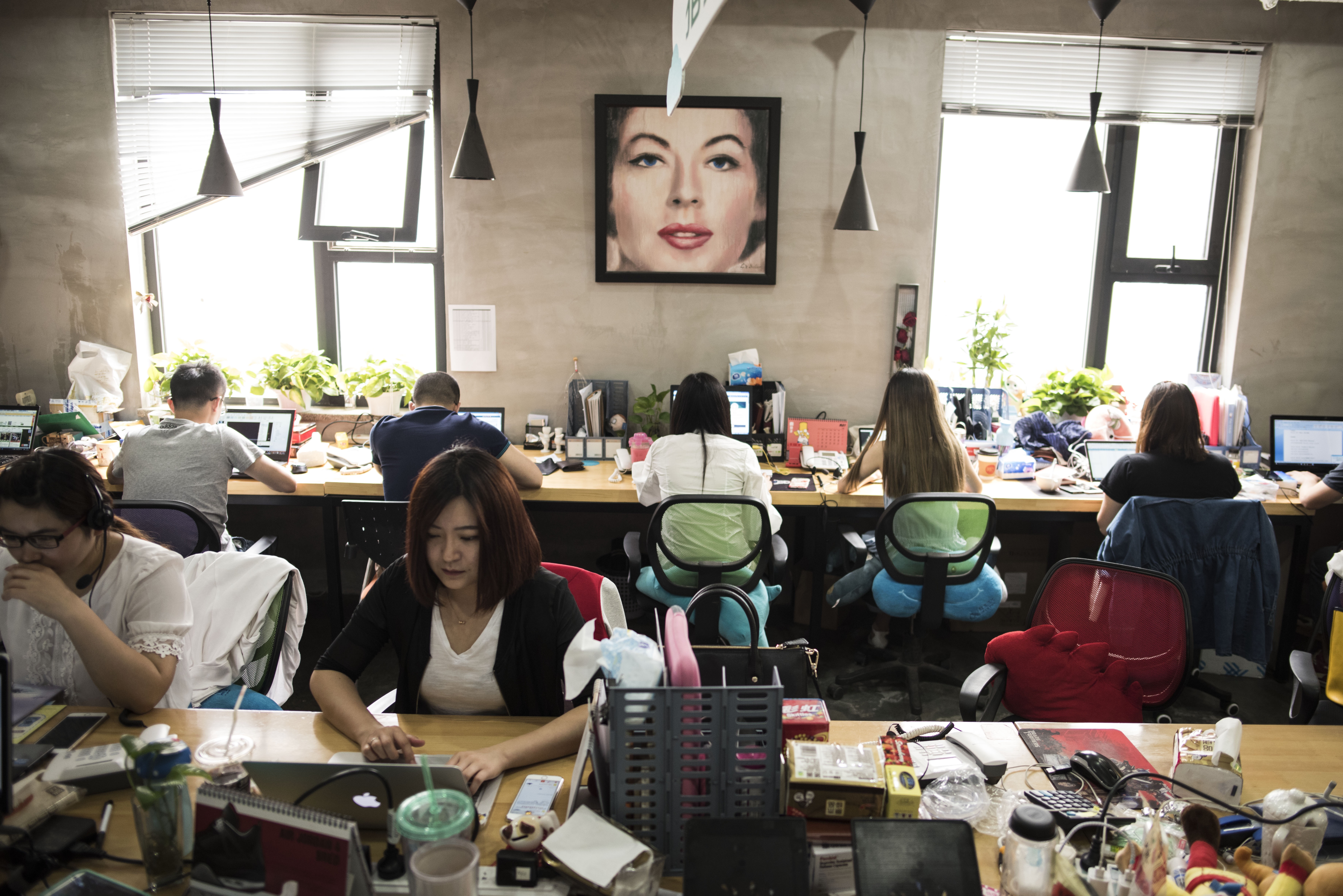 cong ty Trung Quoc lua nhan vien anh 1