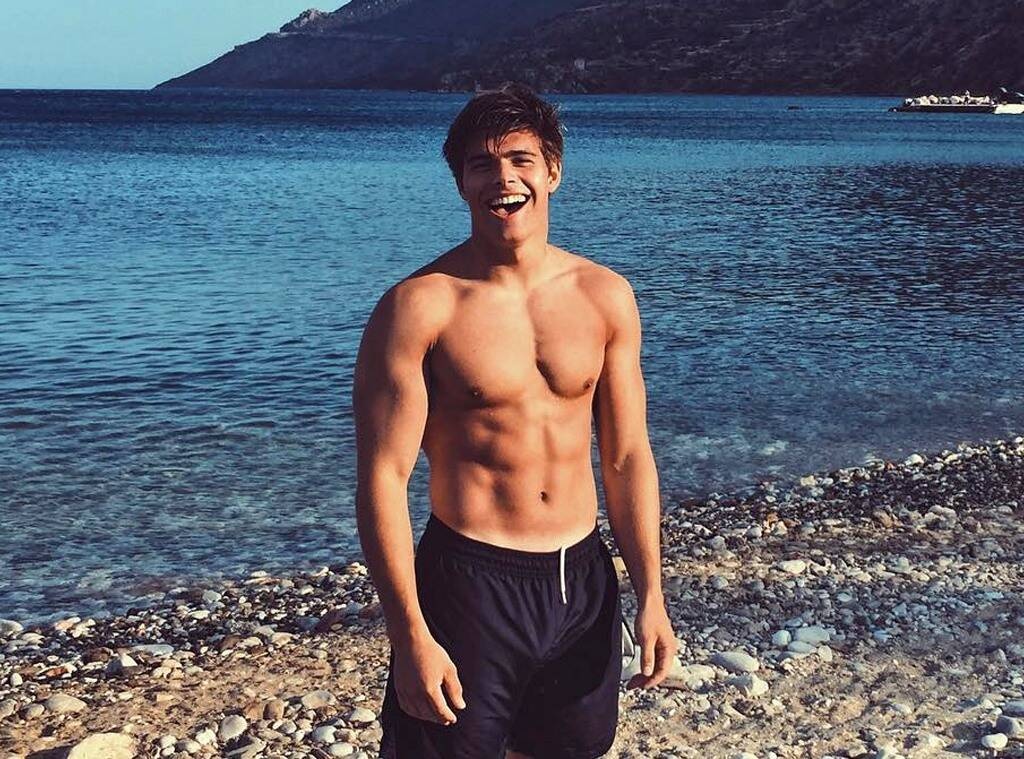 Chau trai Nu hoang Anh tro thanh huan luyen vien the hinh hinh anh