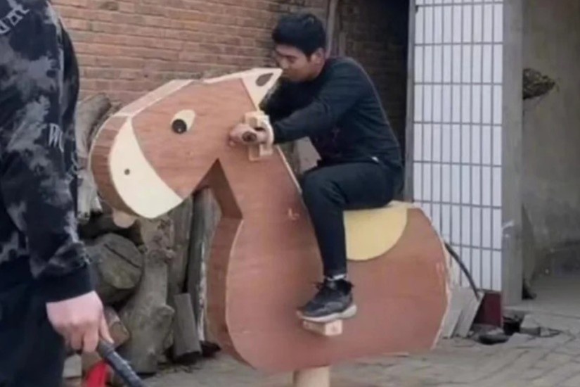 Vlogger Trung Quoc bi tay chay vi tai tao dung cu tra tan phu nu hinh anh