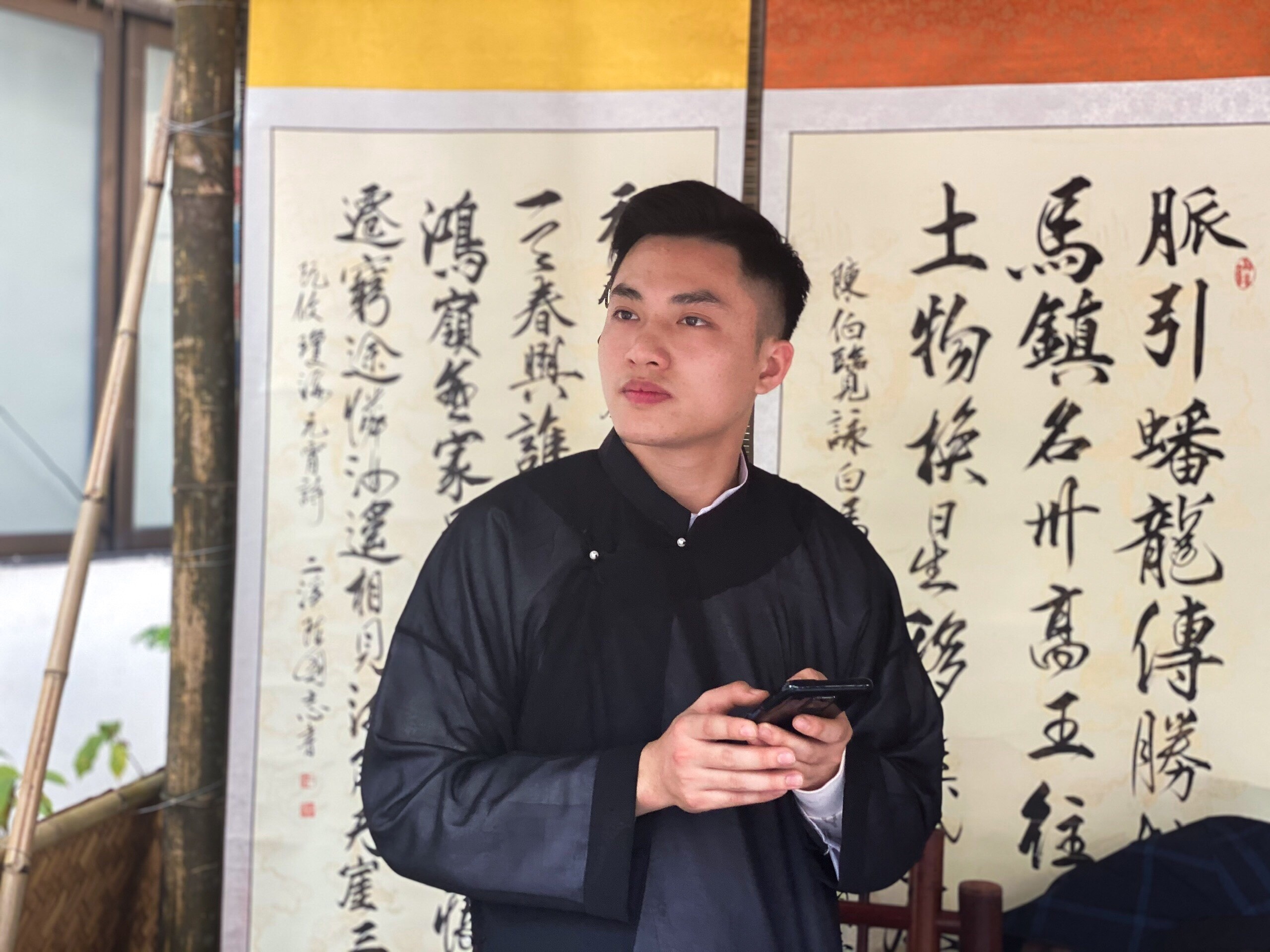 ông đồ cho chữ ở Đại học Ngoại ngữ ảnh 2 ong do cho chu o Dai hoc Ngoai ngu anh 2