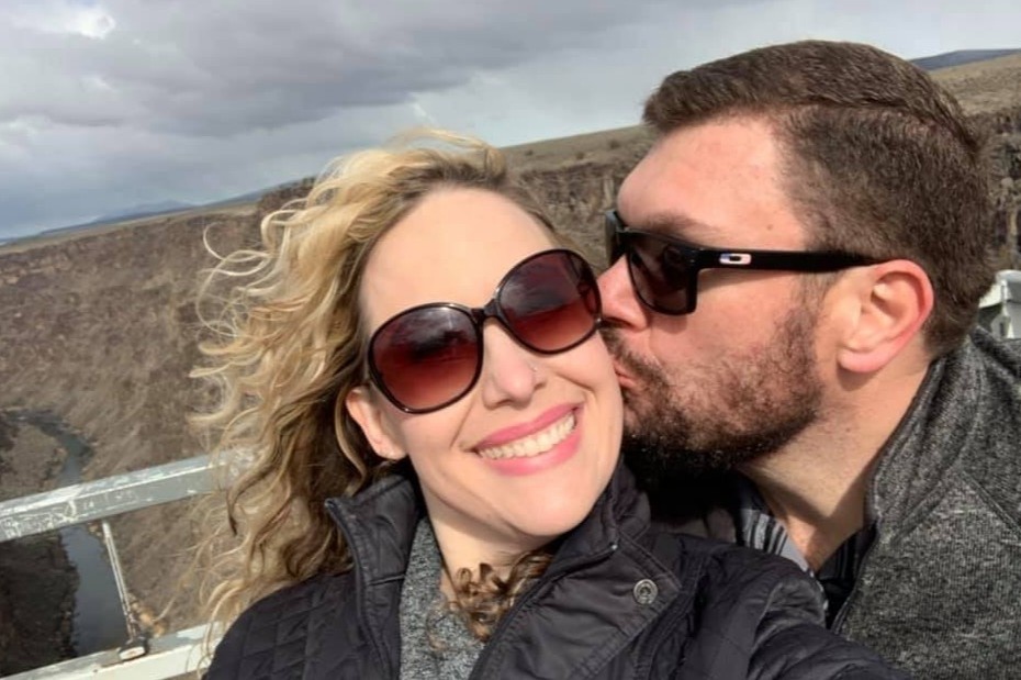 Canh sat My bi dinh chi vi ngoai tinh voi 3 phu nu hinh anh