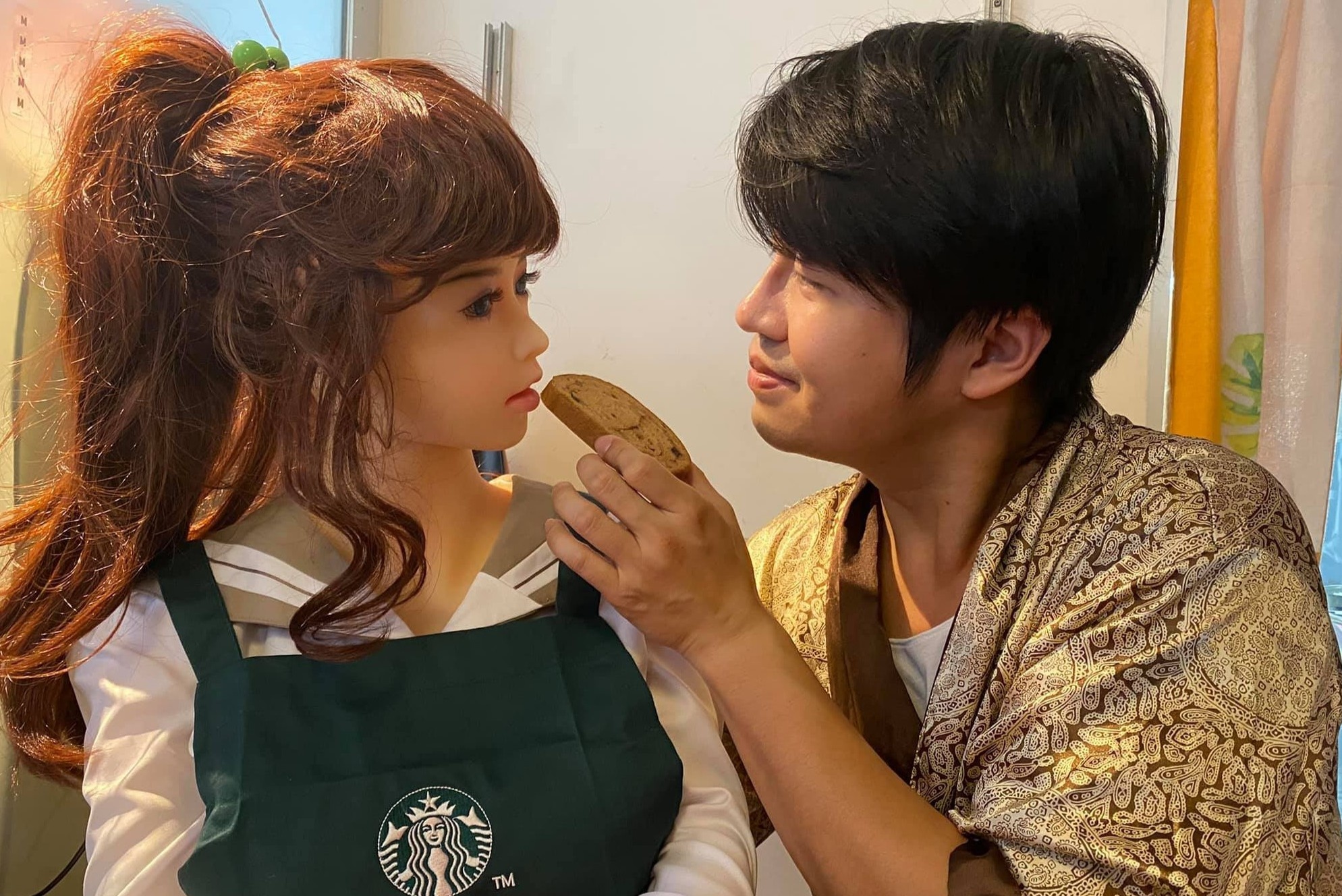 Nguoi dan ong hen ho bup be tinh duc suot 2 nam hinh anh