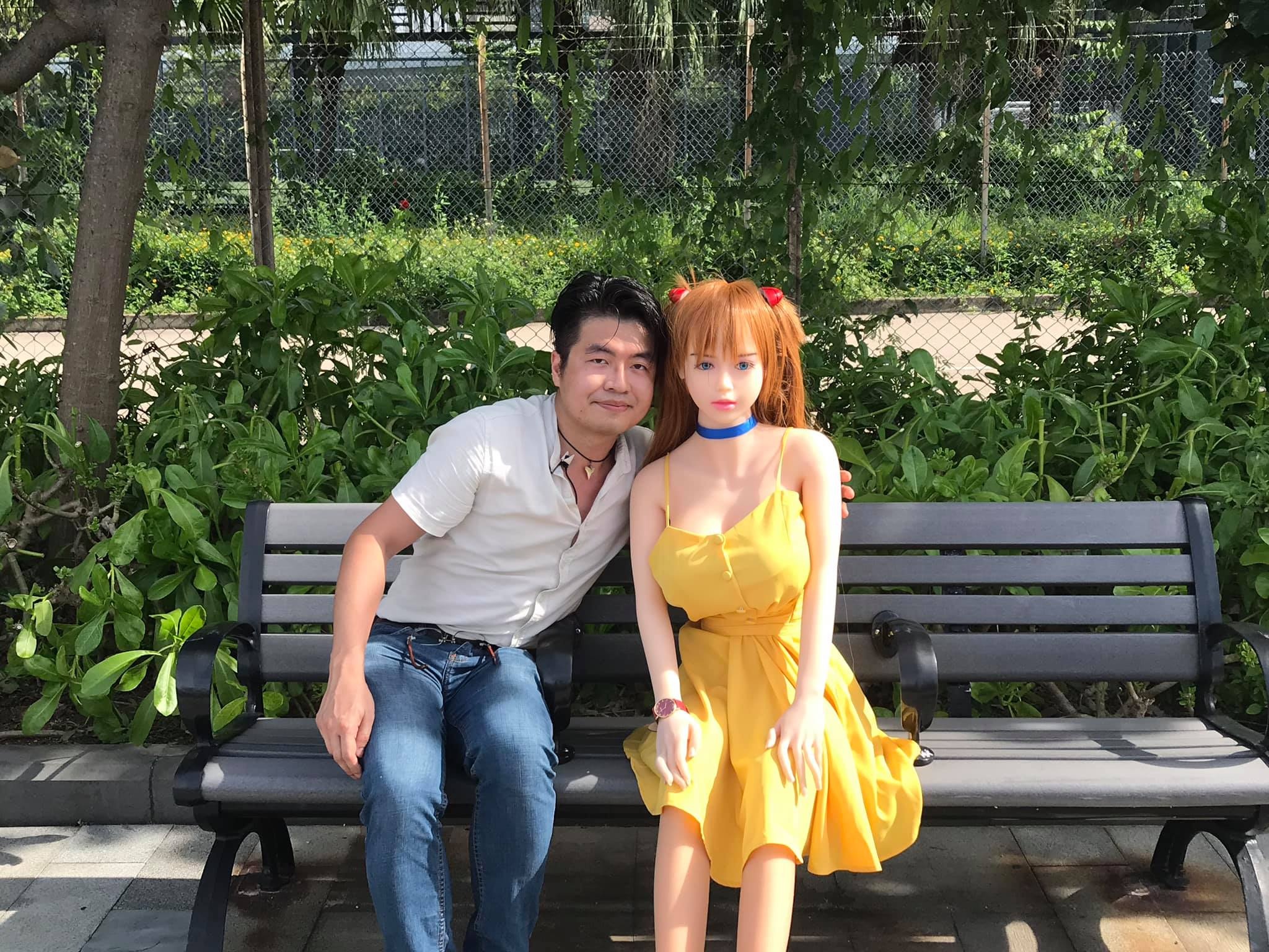 đàn ông hẹn hò với búp bê ảnh 4 dan ong hen ho voi bup be anh 4