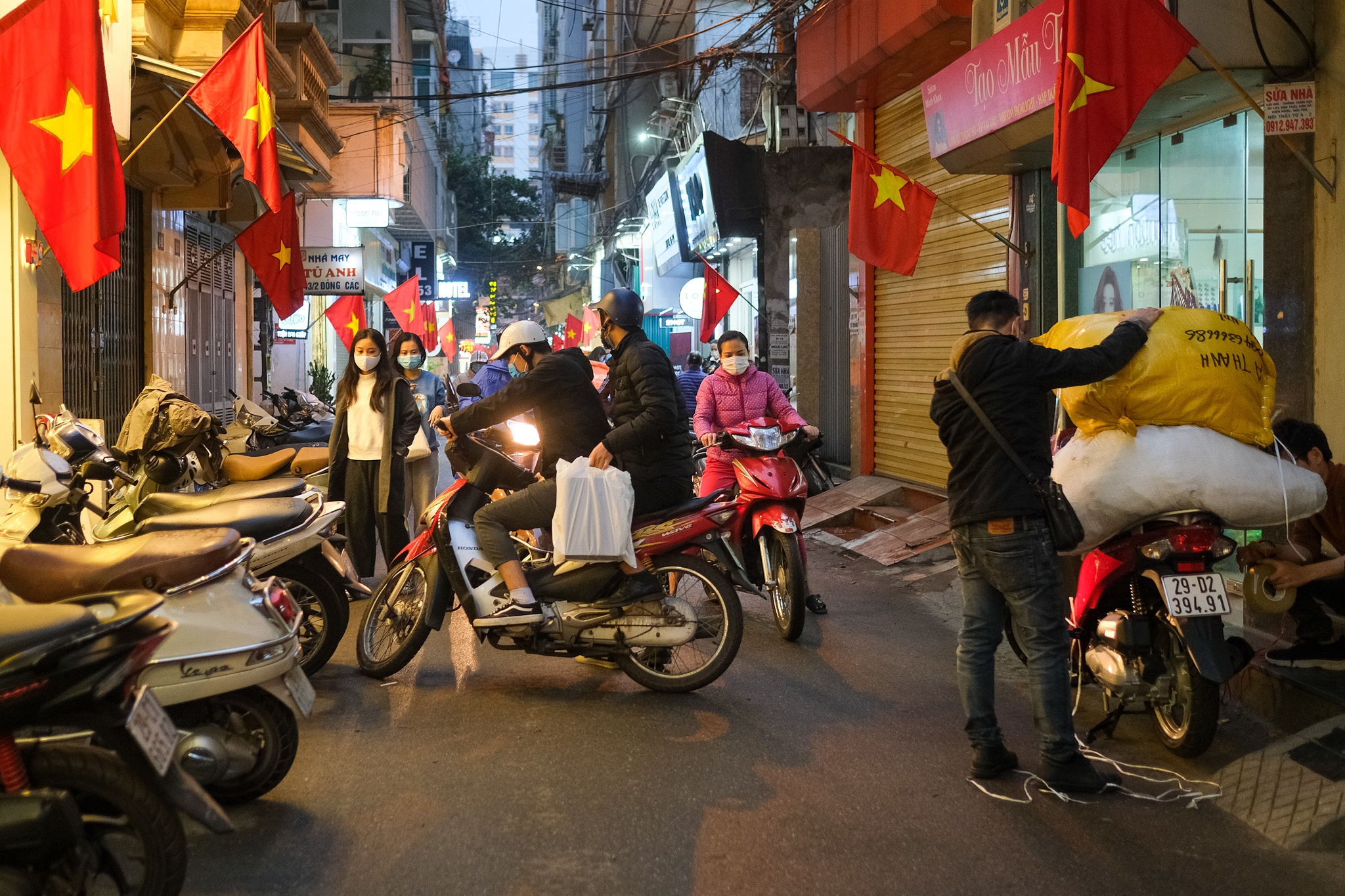 tranh thủ sắm Tết vì sợ bùng dịch ảnh 3 tranh thu sam Tet vi so bung dich anh 3