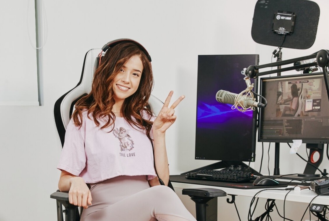 Streamer, game thu dinh dam mac gi khi len song hinh anh