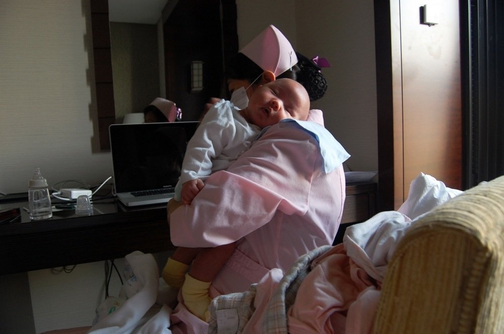 dat ten con theo ho me anh 2