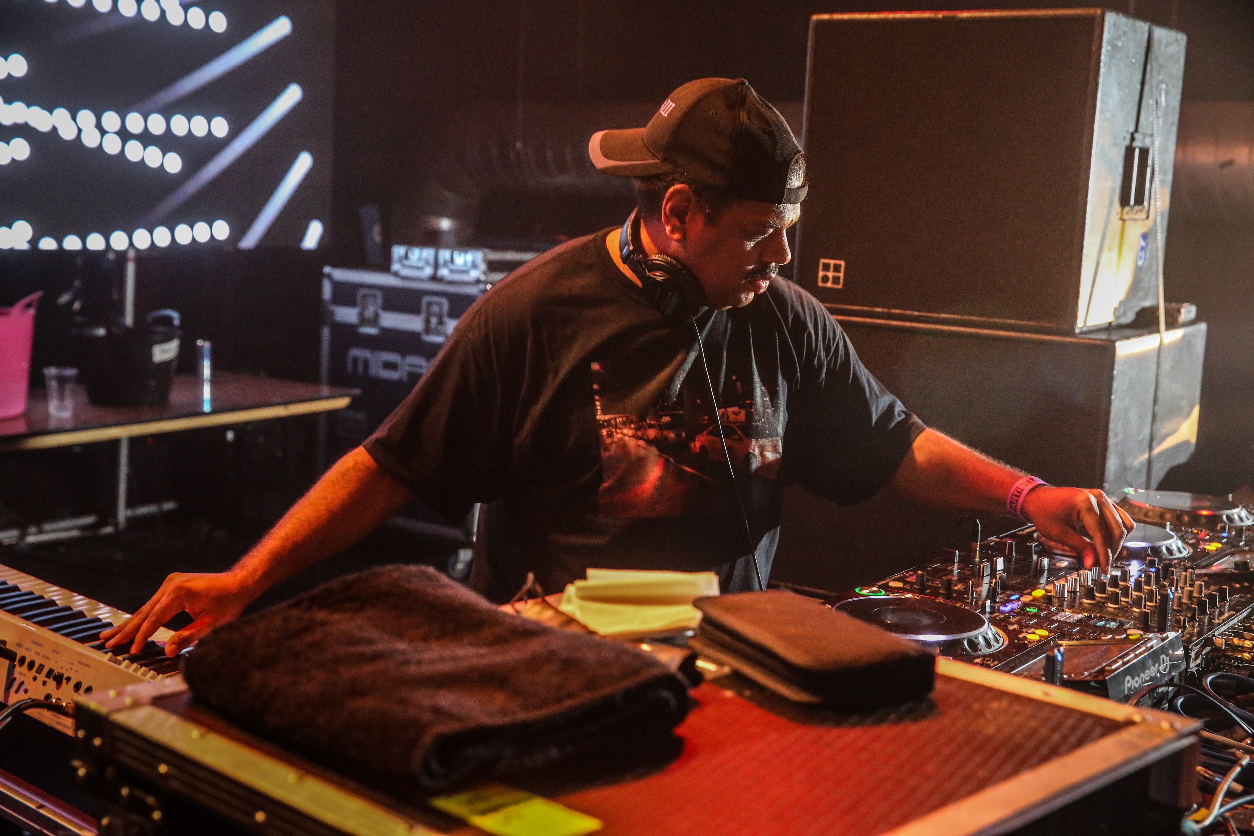 chang con ai tiec tung thau dem hau Covid-19 anh 3