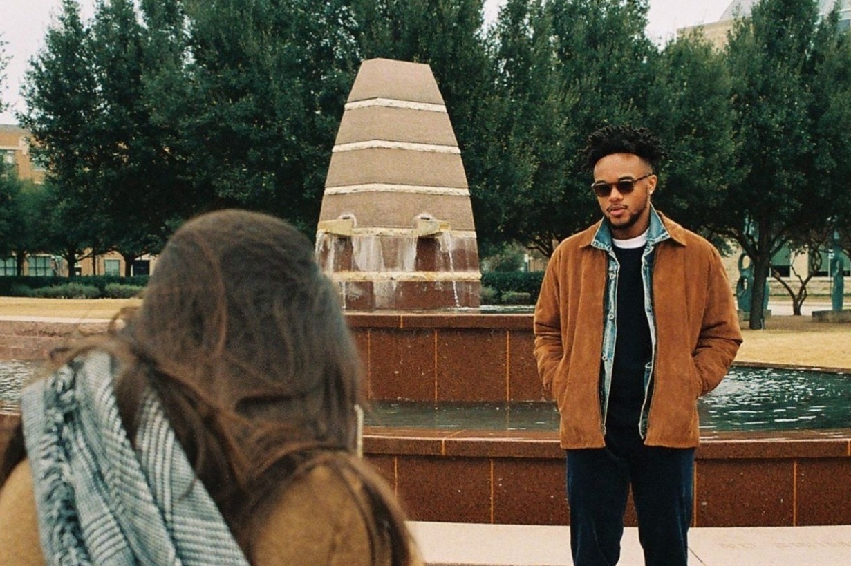 Dang sau hinh anh cua nhung ngoi sao thoi trang mang hinh anh