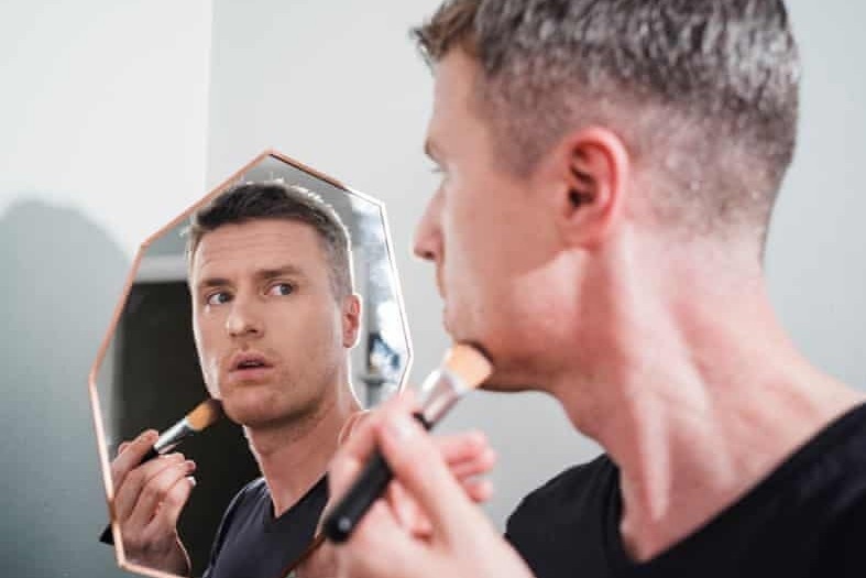 Dan ong My dau tu vao do trang diem vi so xau hinh anh