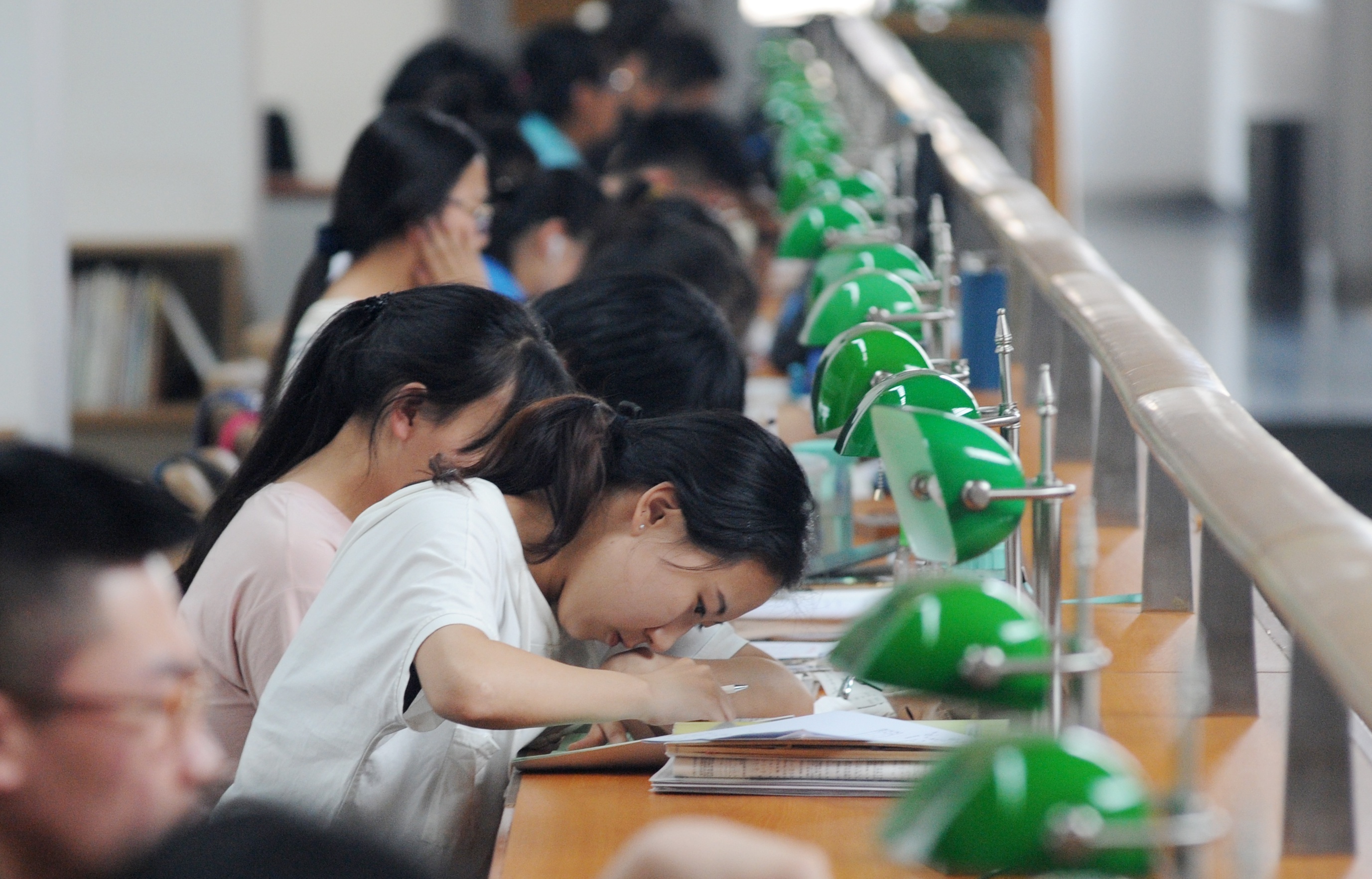 đề xuất bỏ tiếng Anh ảnh 2 de xuat bo tieng Anh anh 2