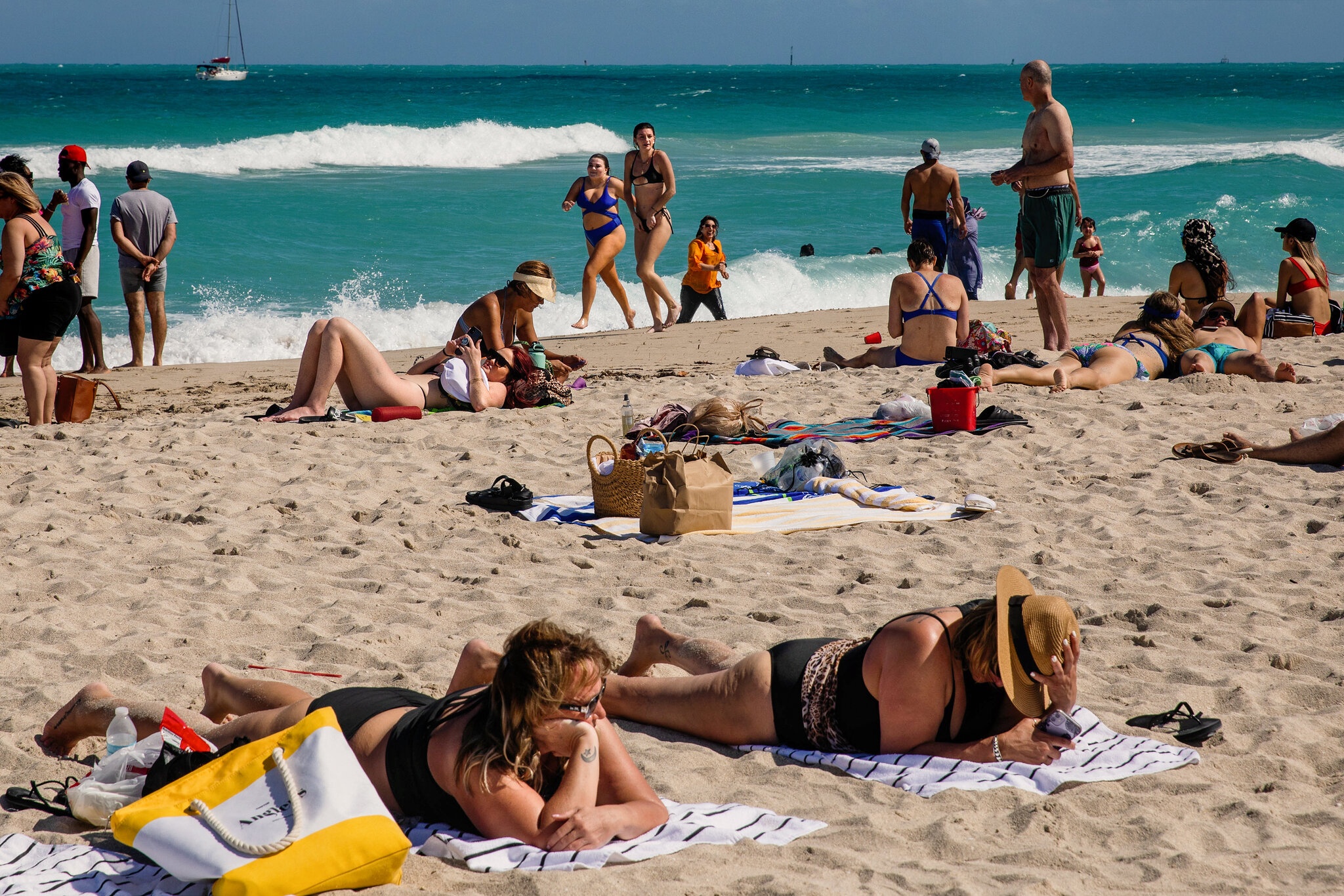 nguoi My song chung voi Covid-19 anh 1