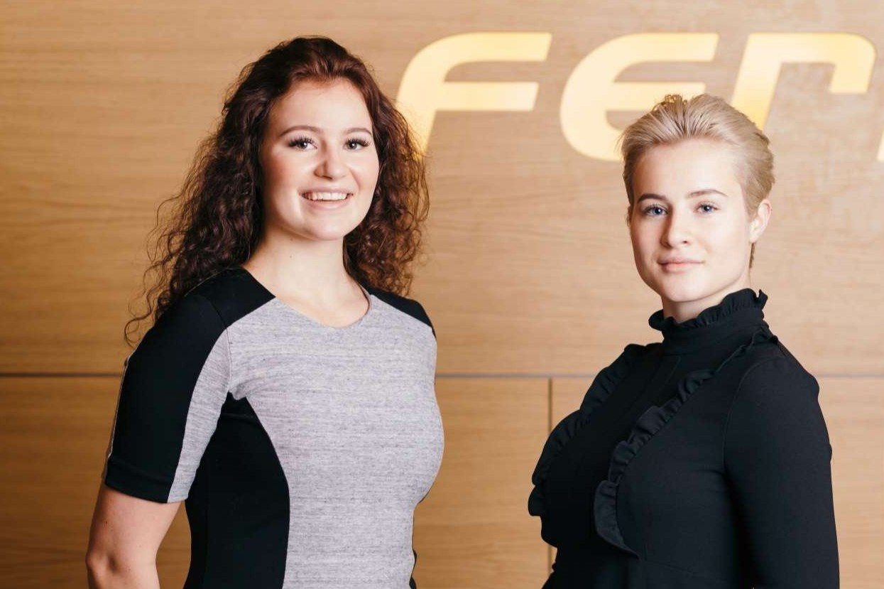 Cuoc song doi lap hai chi em ty phu tre nhat the gioi hinh anh