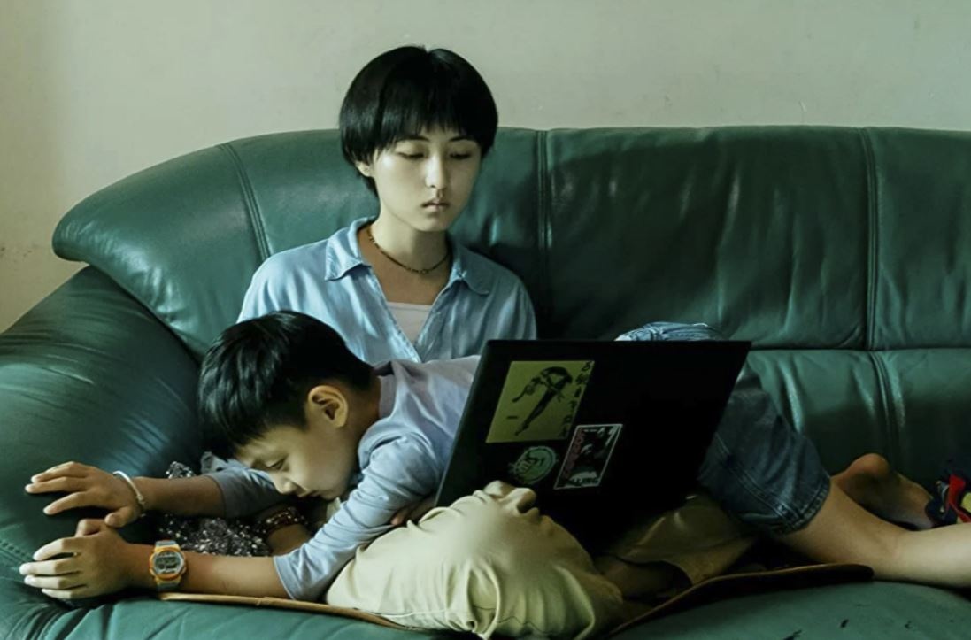 Co gai Trung Quoc tu van vi ap luc nuoi duong 3 em ruot hinh anh