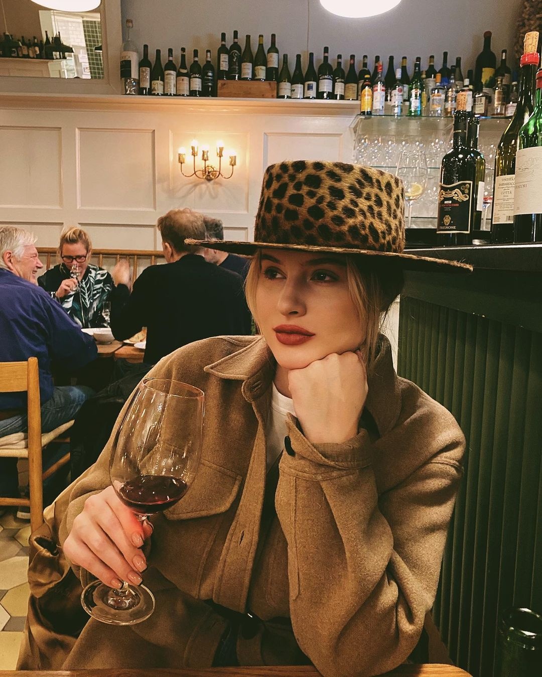 hai chi em ty phu tre nhat the gioi anh 8