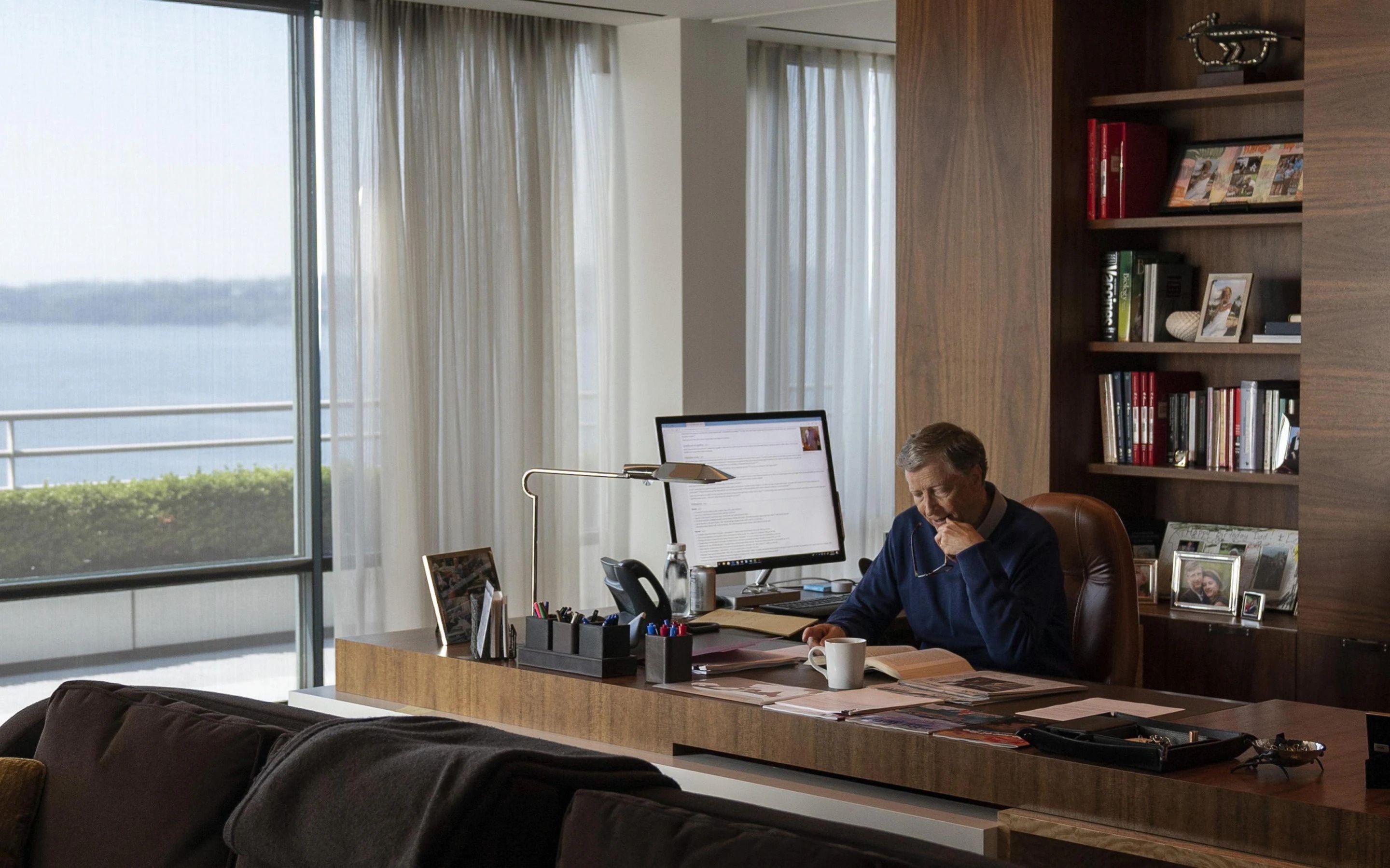 ban lam viec tiet lo con nguoi anh 2