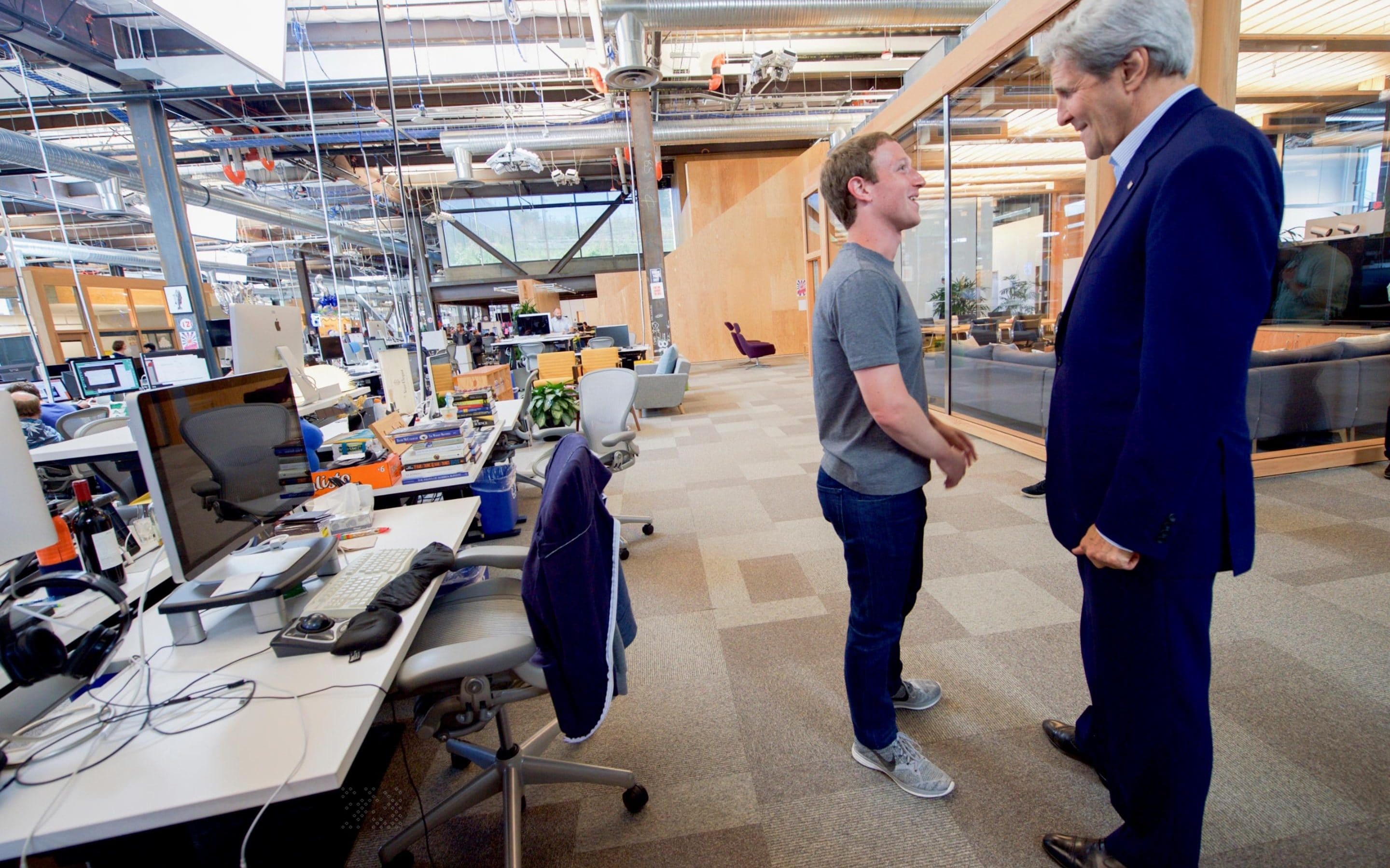 ban lam viec tiet lo con nguoi anh 4