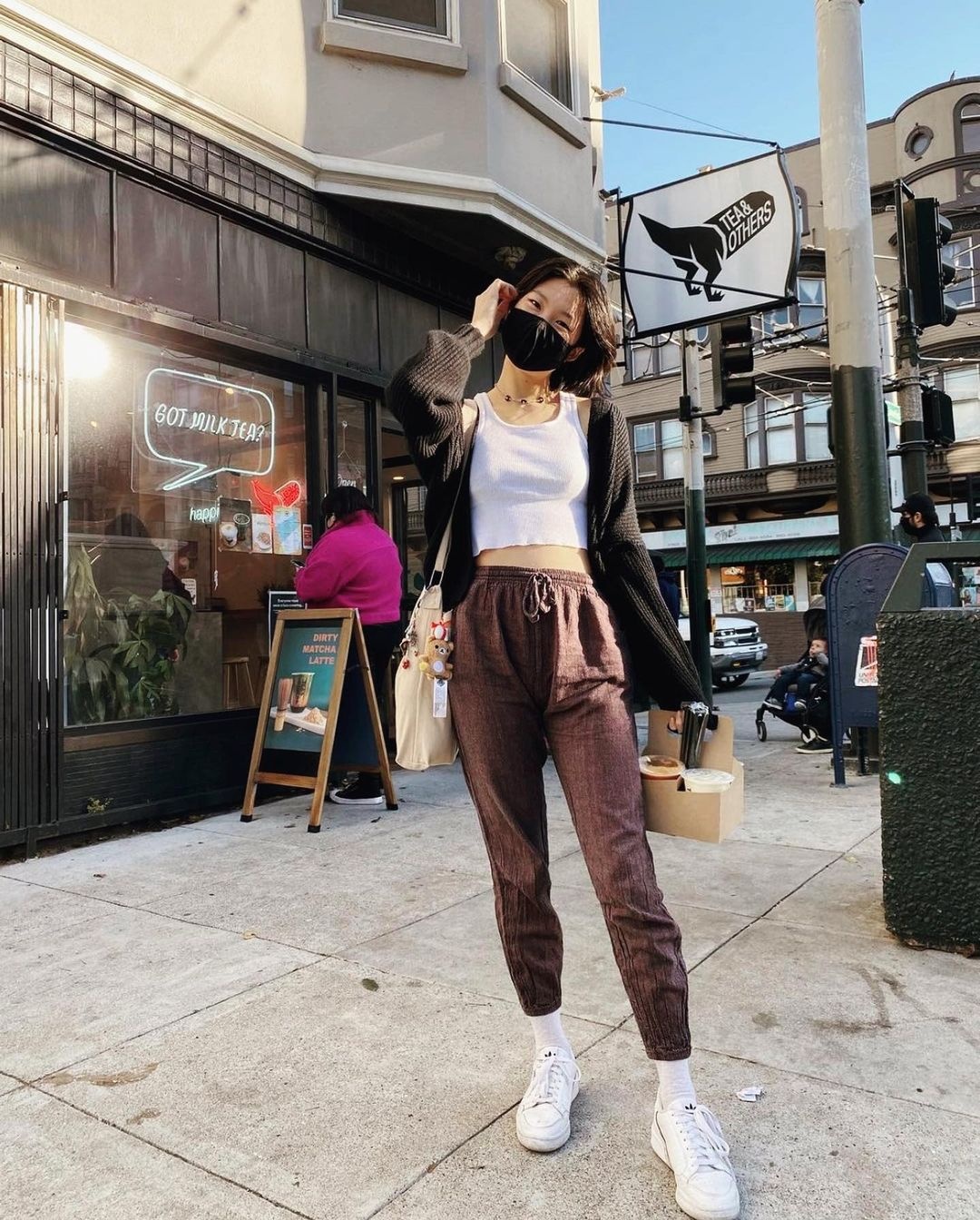 khung hoang tra sua tran chau anh 4