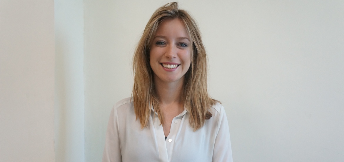 co gai dieu khac chuoi anh 1