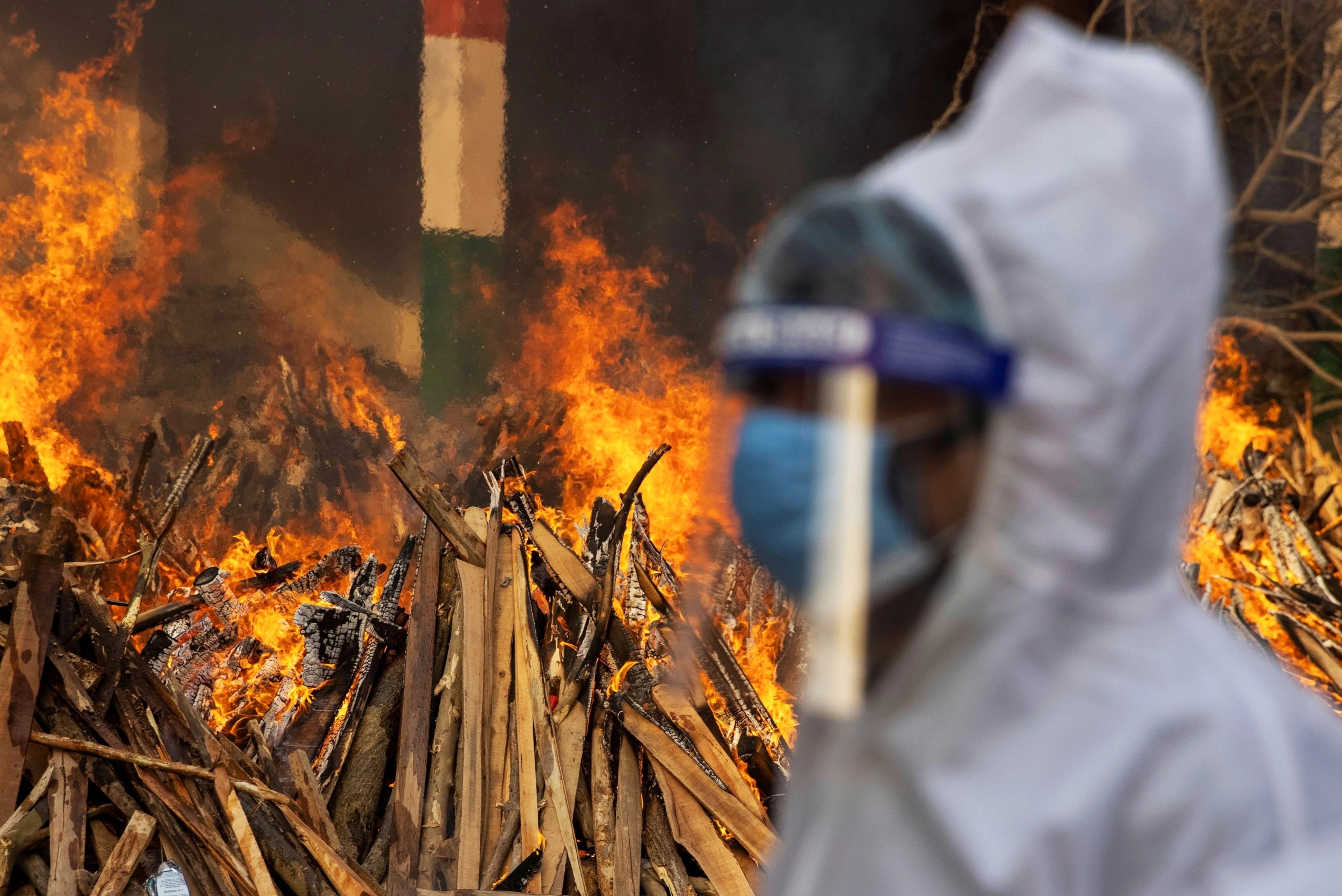 Bai hoc tu viec dung dung voi khau trang khien tai bung dich Covid-19 hinh anh