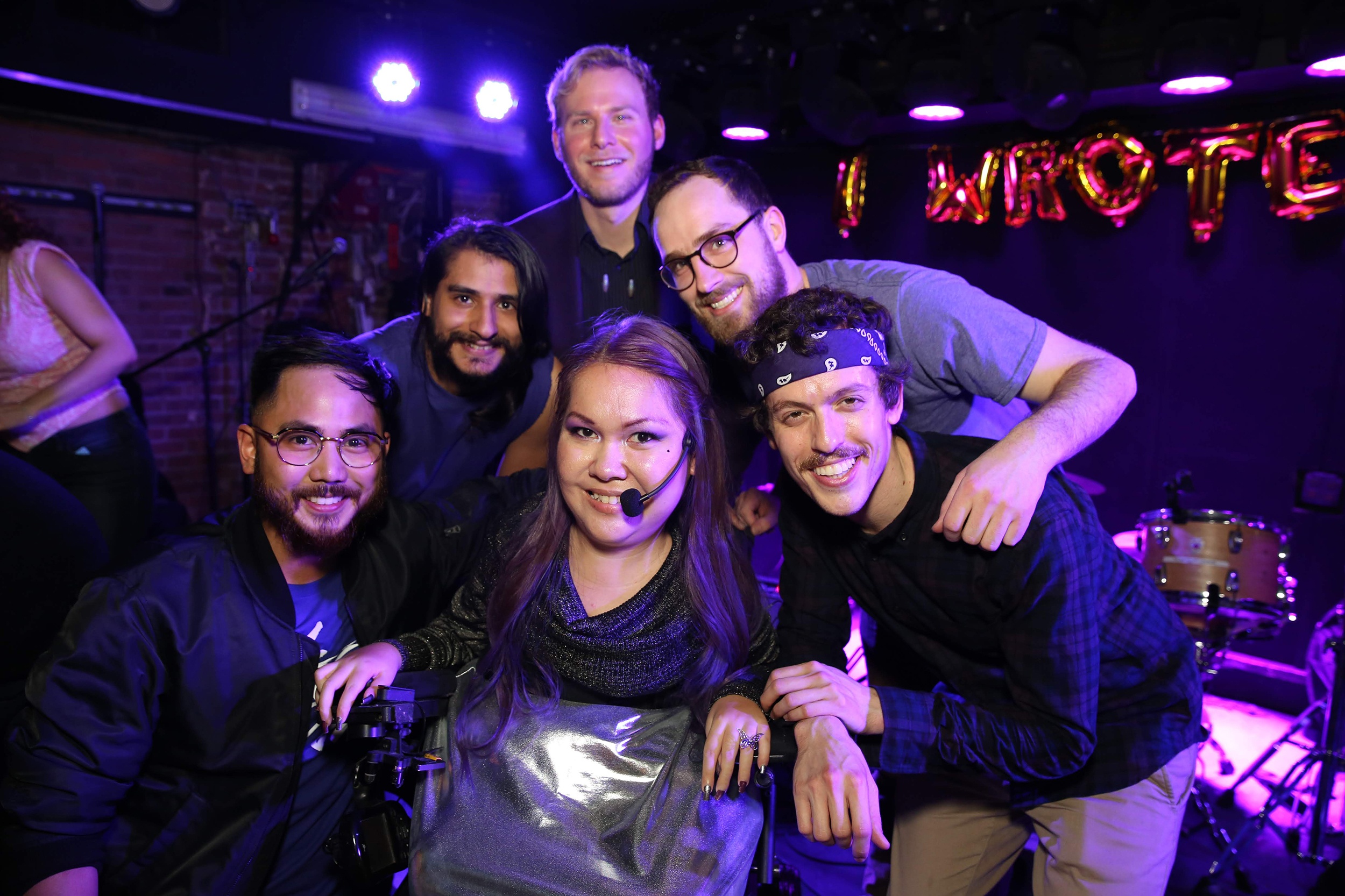 co gai ca hat hang ngay de giu mang song anh 3