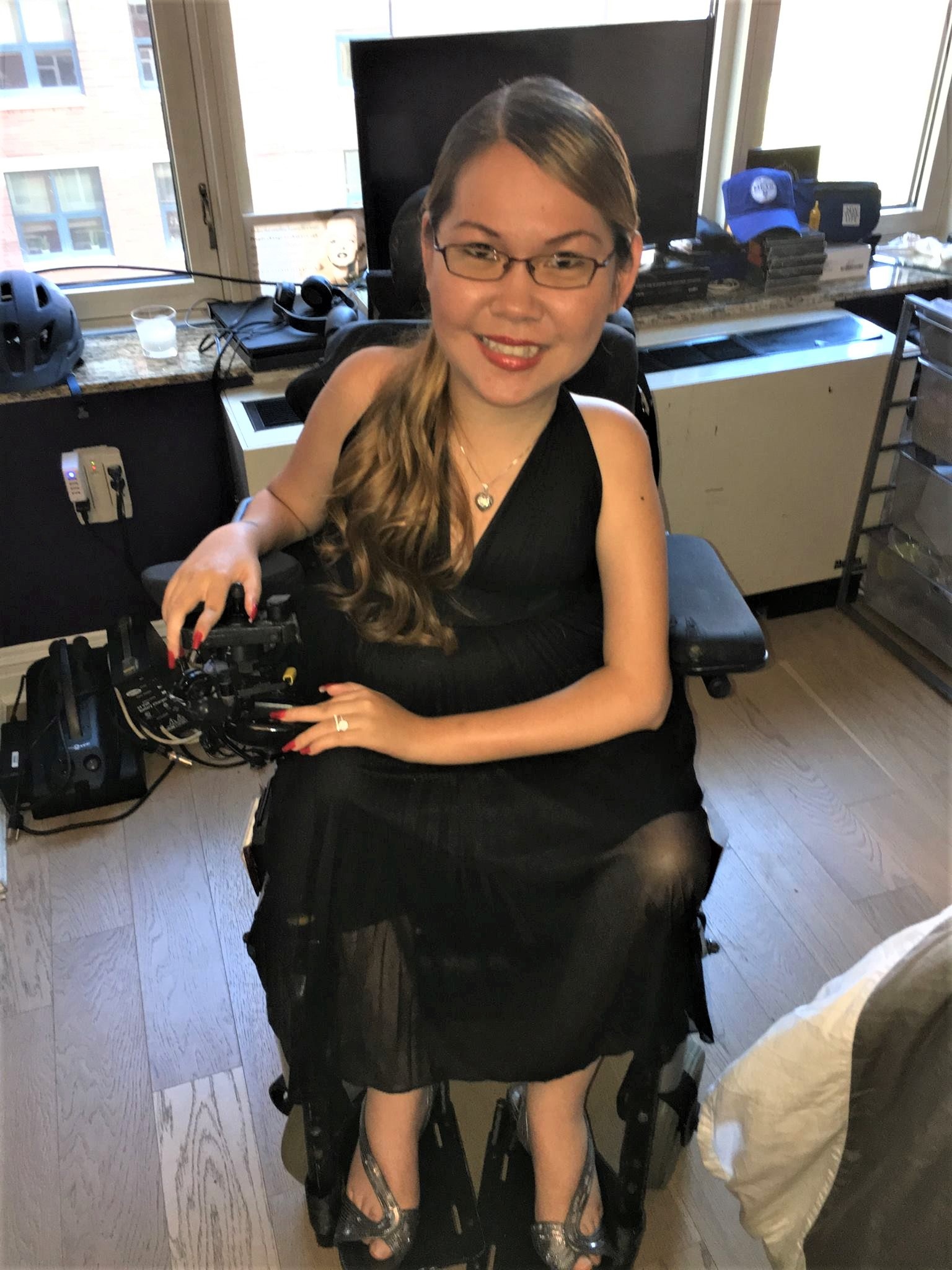 co gai ca hat hang ngay de giu mang song anh 2