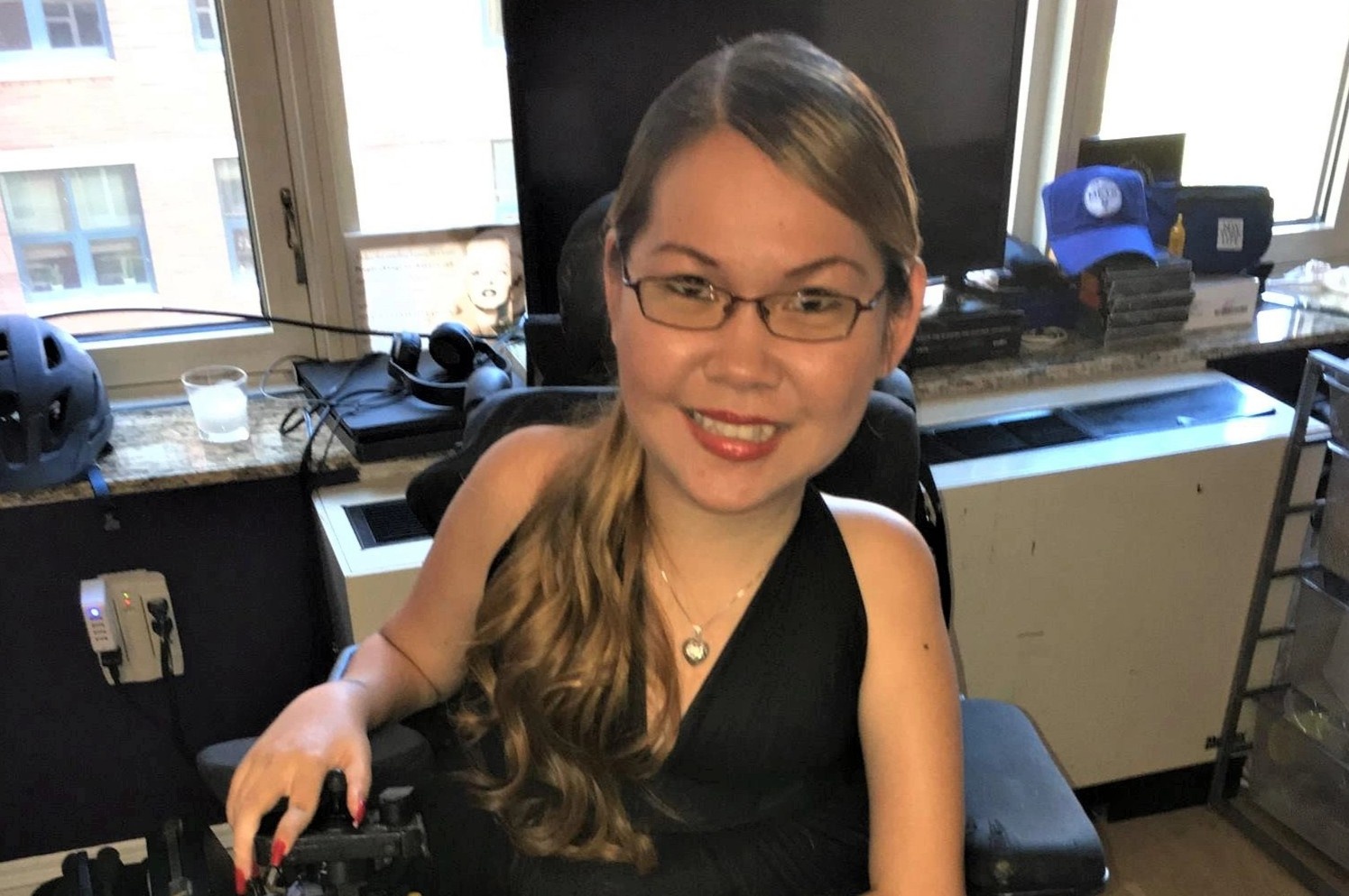 Co gai ca hat hang ngay de giu mang song hinh anh